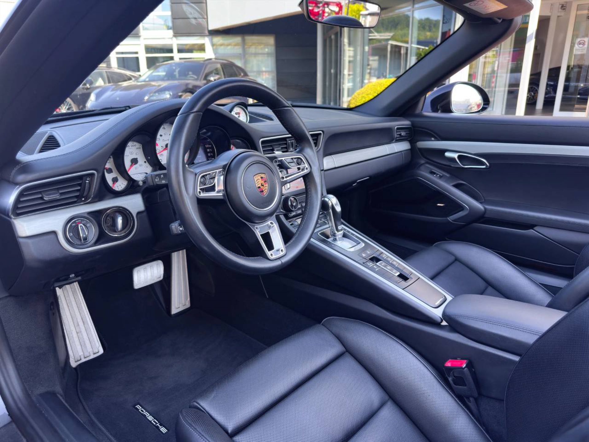 PORSCHE 911 Turbo Cabriolet-image-3