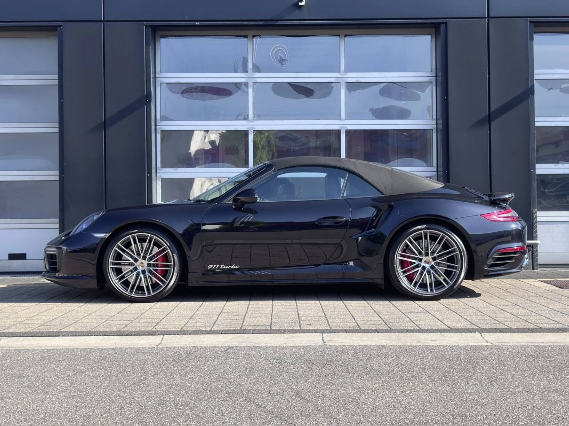 PORSCHE 911 Turbo Cabriolet-image-12