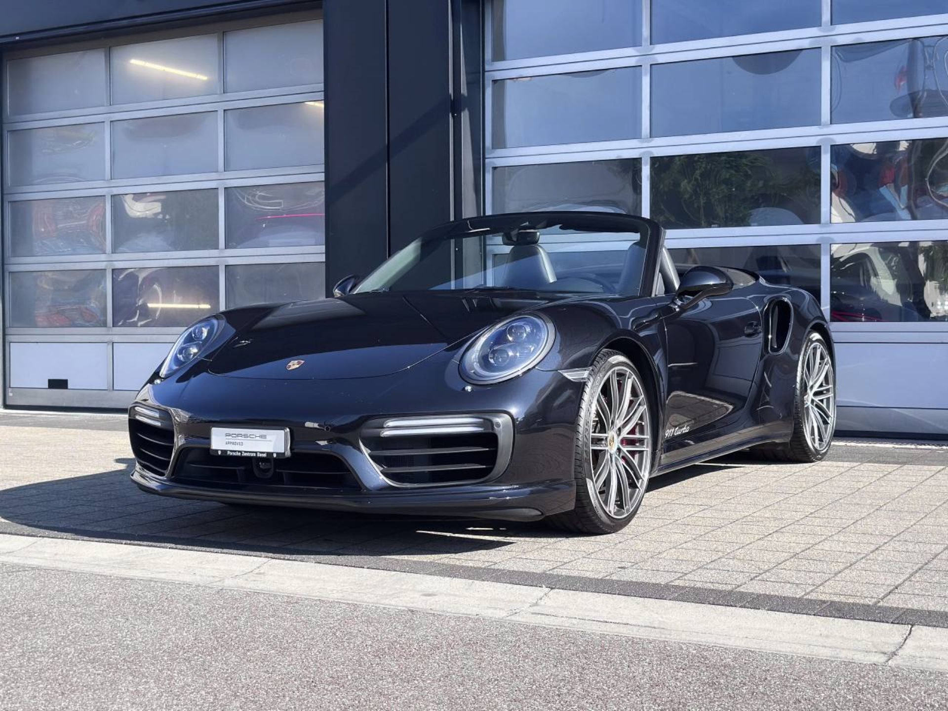 PORSCHE 911 Turbo Cabriolet-image-9