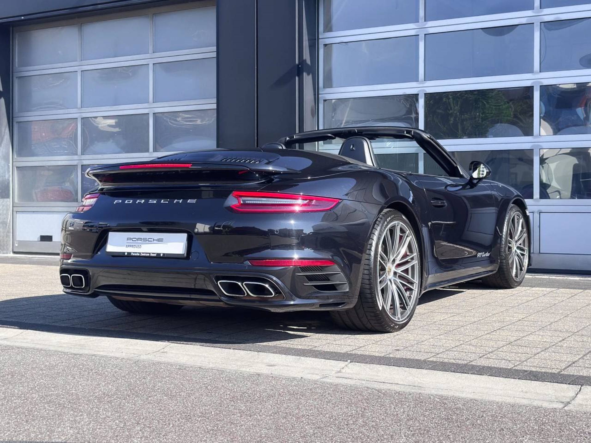 PORSCHE 911 Turbo Cabriolet-image-10