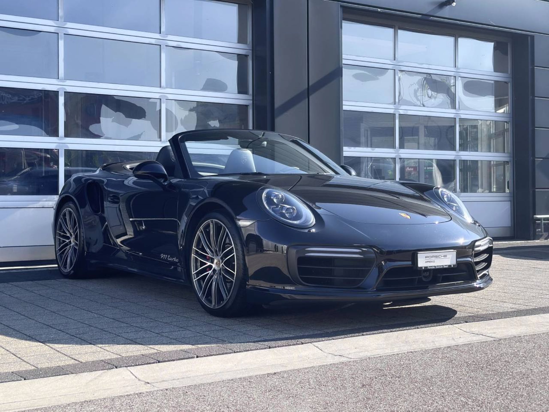 PORSCHE 911 Turbo Cabriolet-image-8