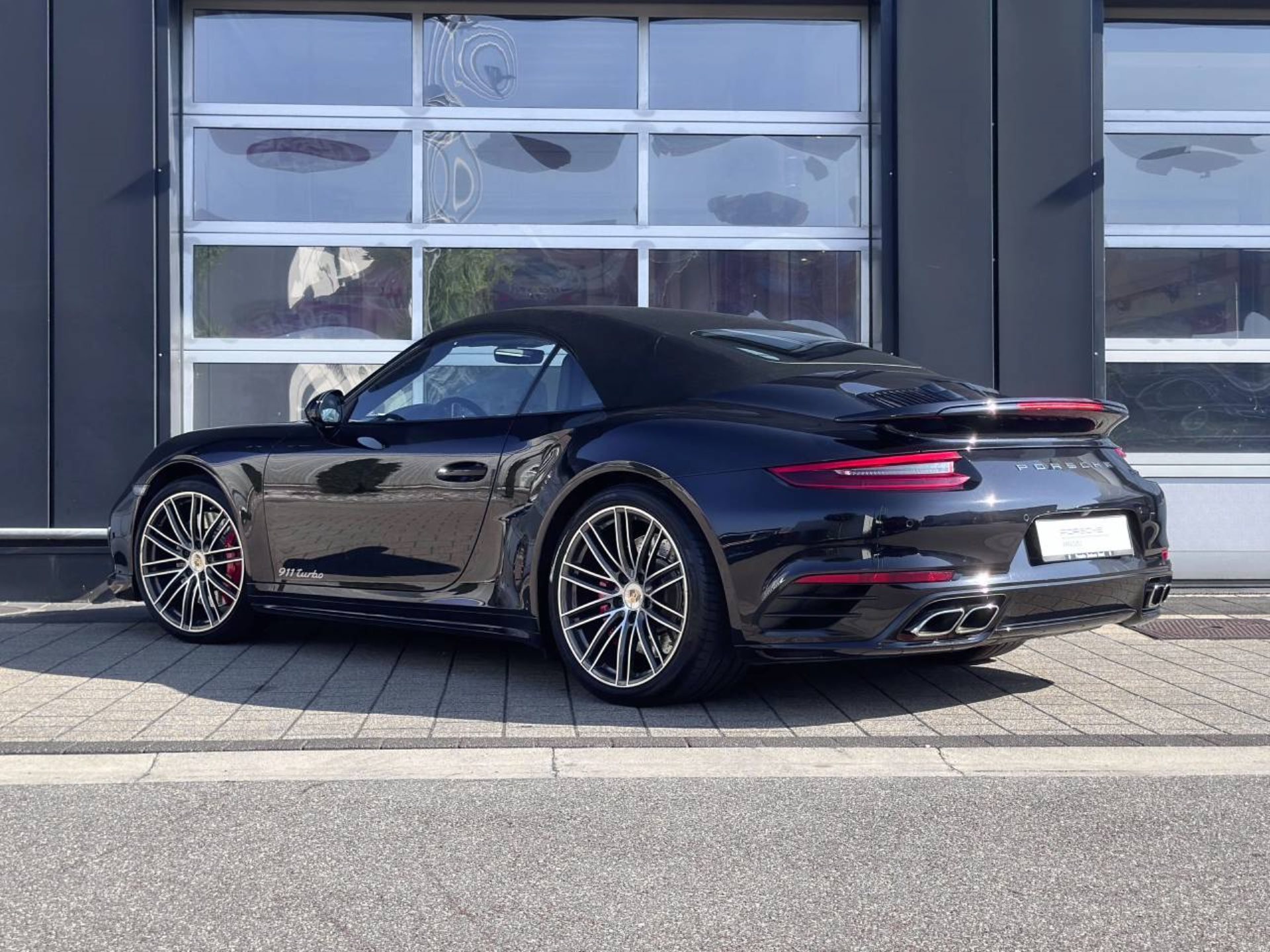 PORSCHE 911 Turbo Cabriolet-image-14