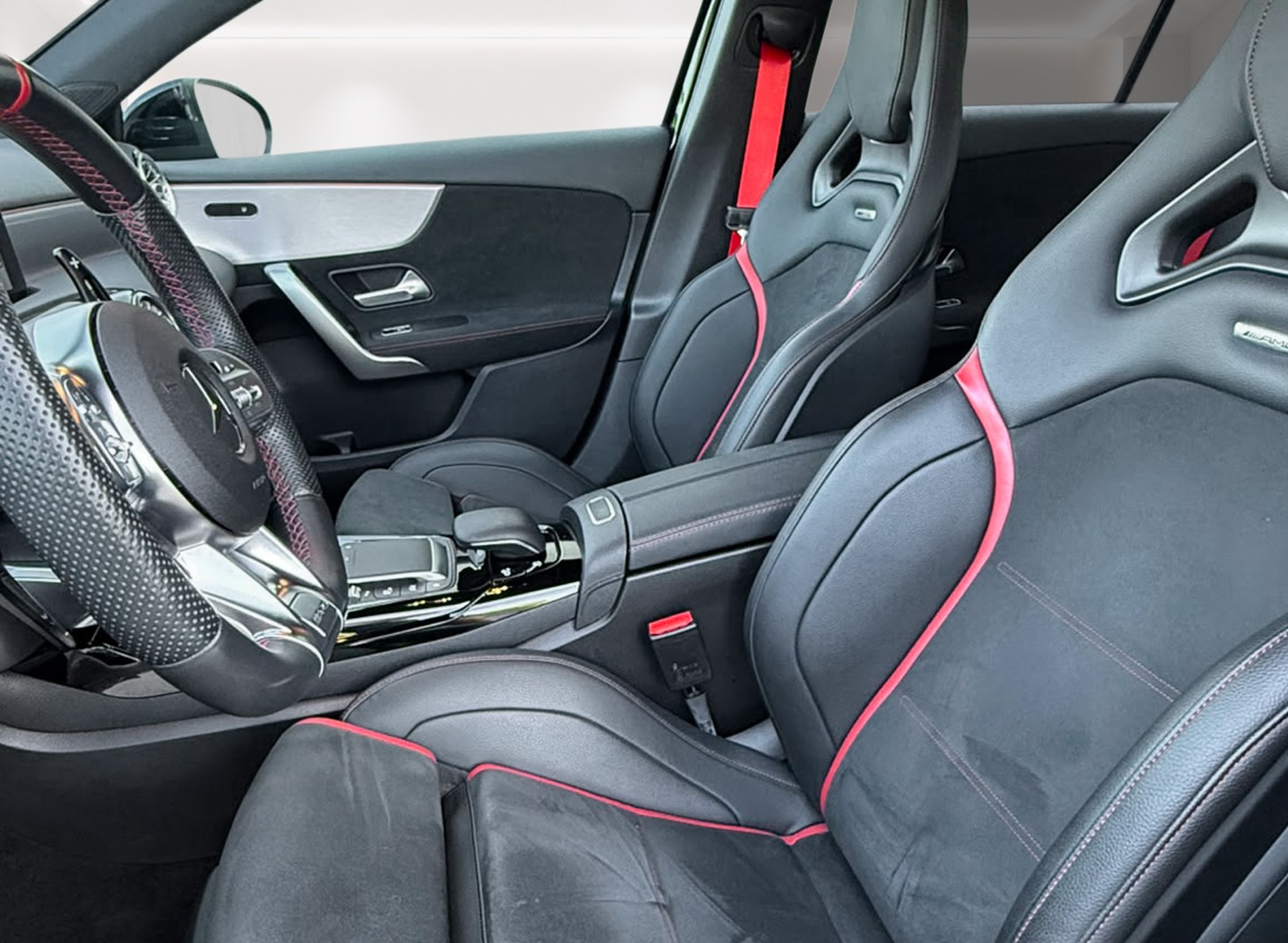 MERCEDES-BENZ A 35 AMG 4Matic Speedshift inkl. Garantie-image-13