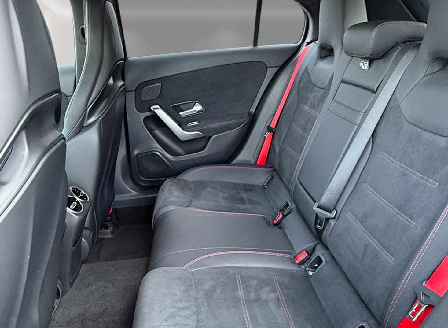 MERCEDES-BENZ A 35 AMG 4Matic Speedshift inkl. Garantie-image-17