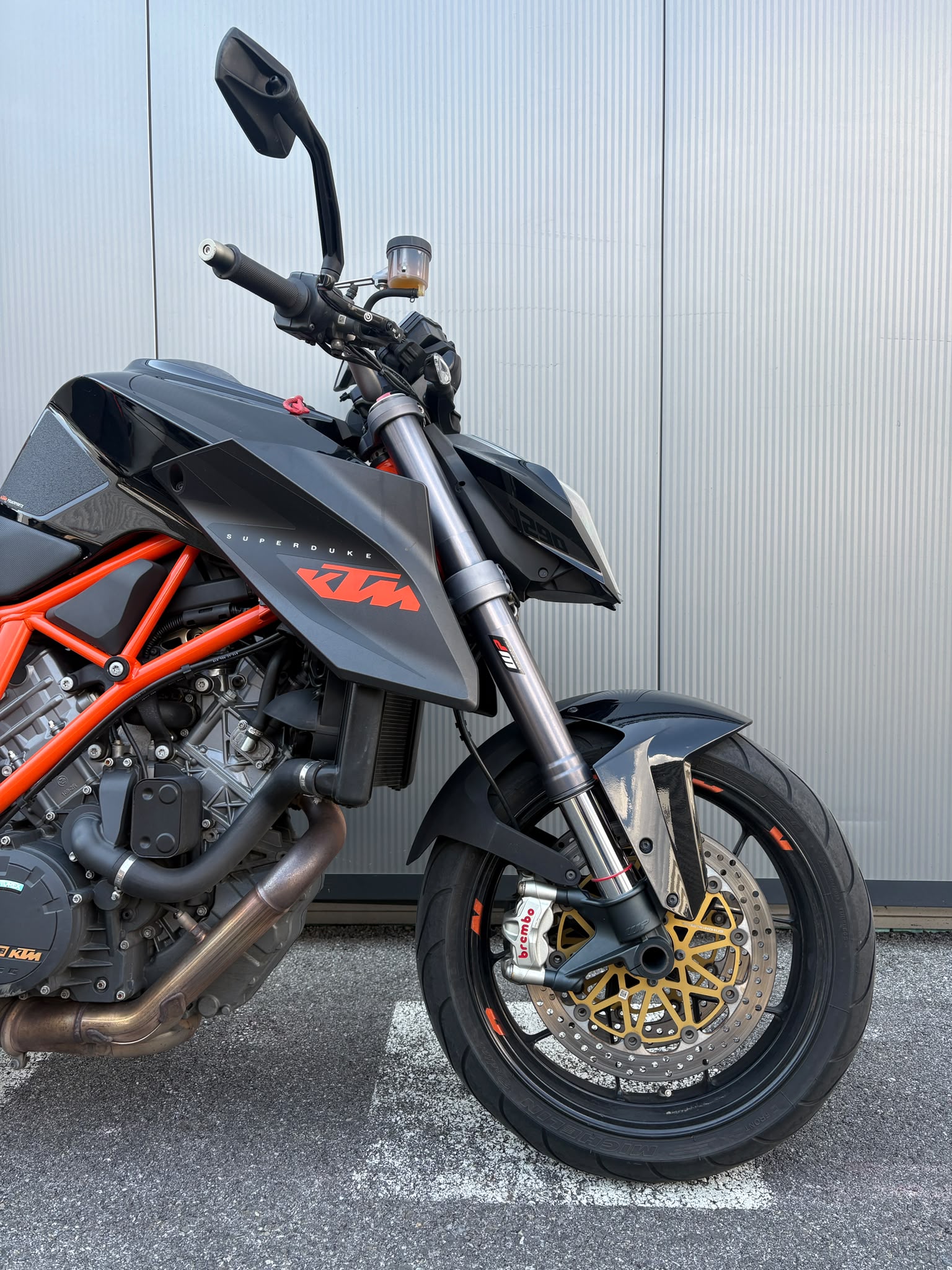 KTM 1290 Super Duke R-showroom-element-2