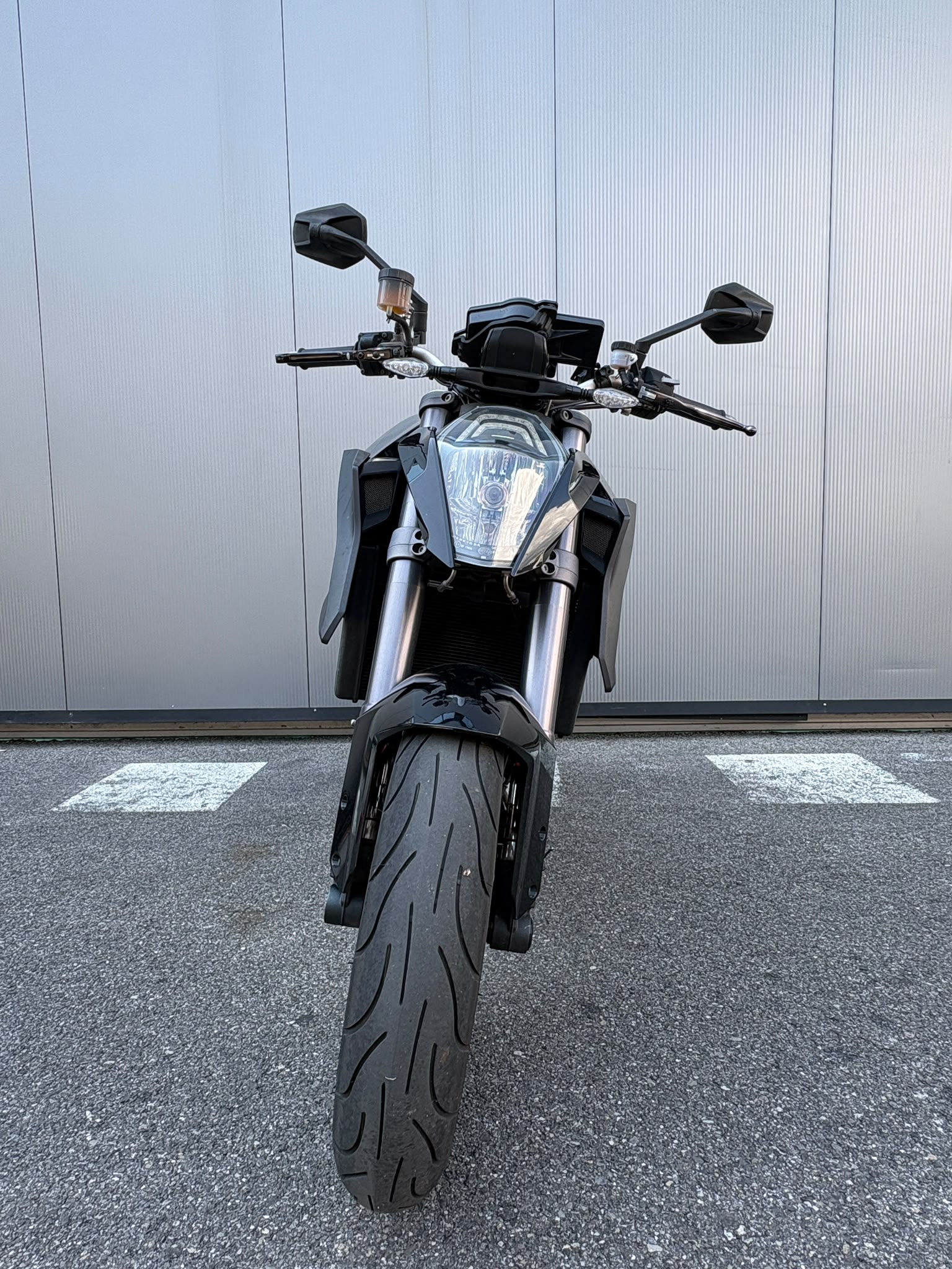KTM 1290 Super Duke R-showroom-element-3