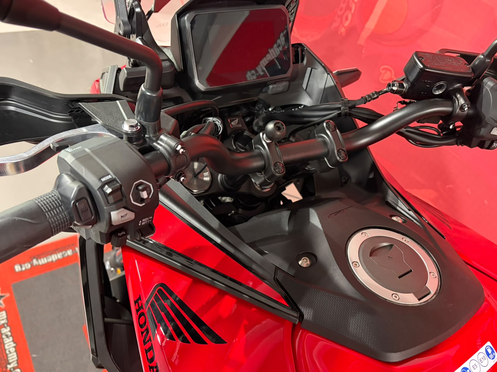 HONDA CB1000GT *Neufahrzeug* Grand Prix Red*-image-8