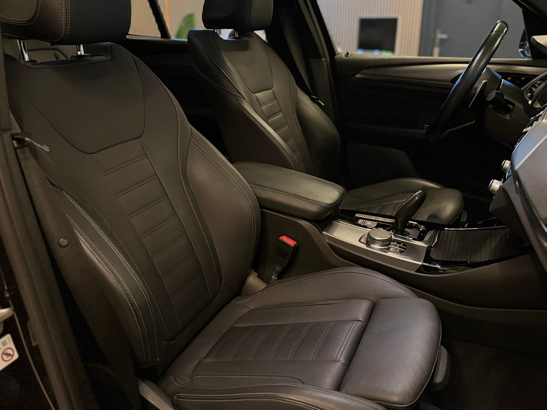 BMW X3 xDrive 20d Individual M Sport Steptronic-image-14