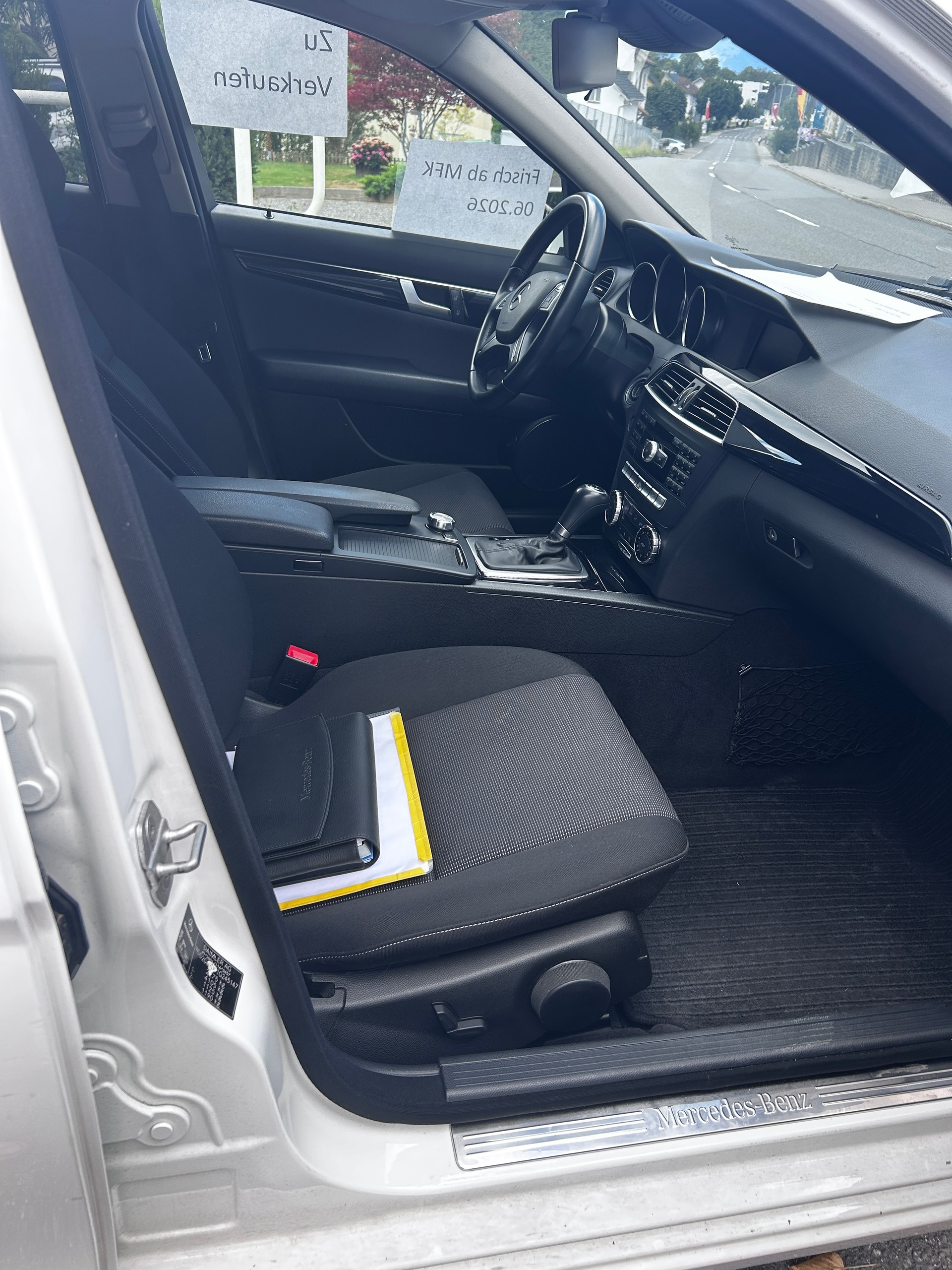 MERCEDES-BENZ C 220-image-5