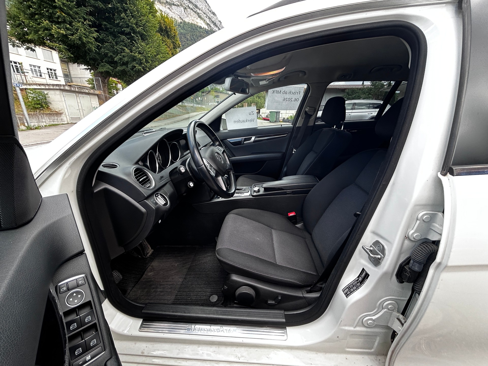 MERCEDES-BENZ C 220-image-4
