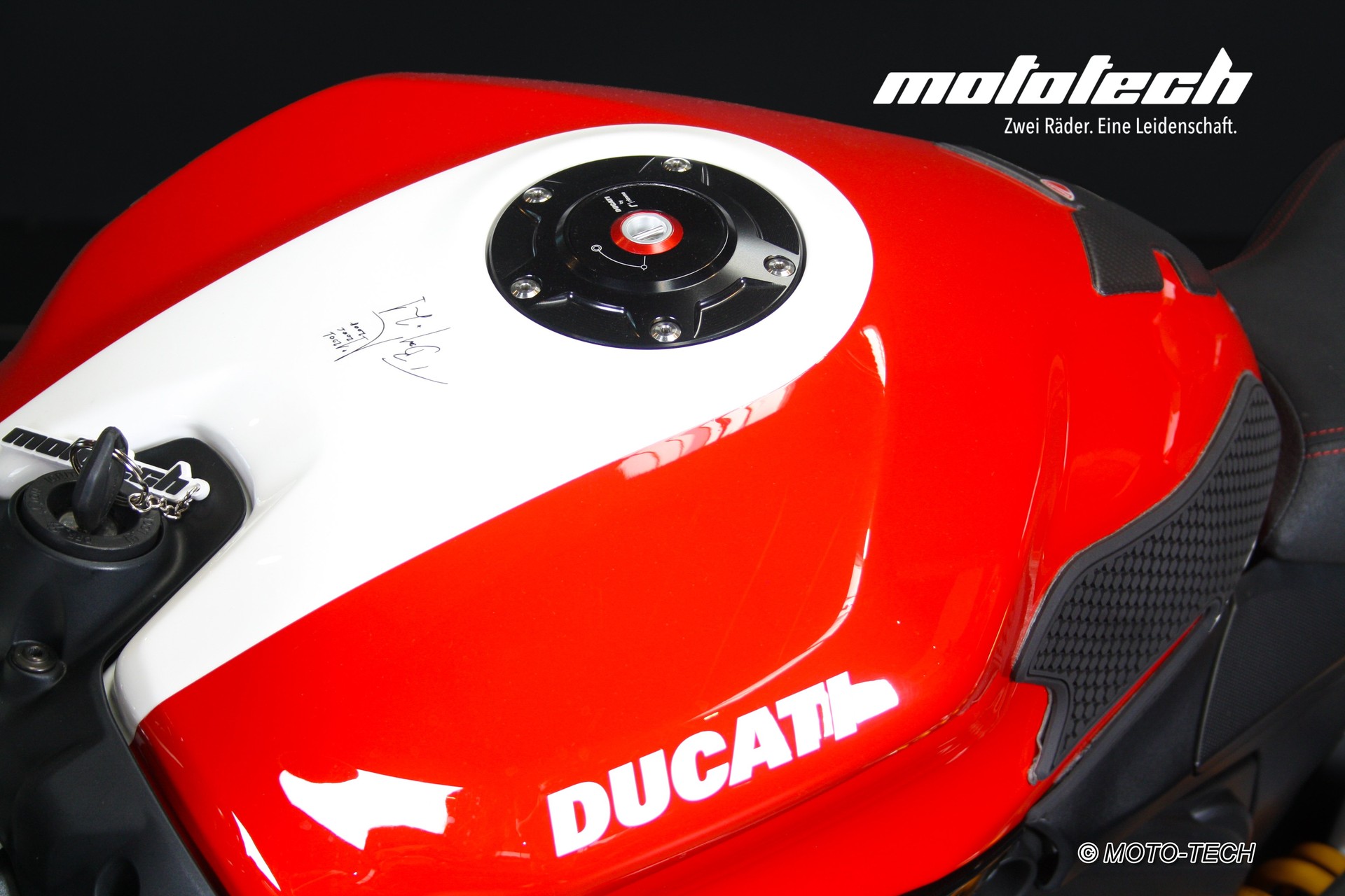 DUCATI Panigale V2 Bayliss 1st Champion 20th Anniversary-image-9