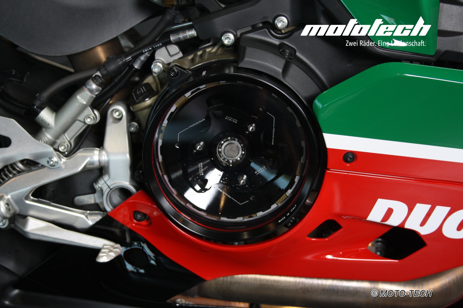 DUCATI Panigale V2 Bayliss 1st Champion 20th Anniversary-image-8