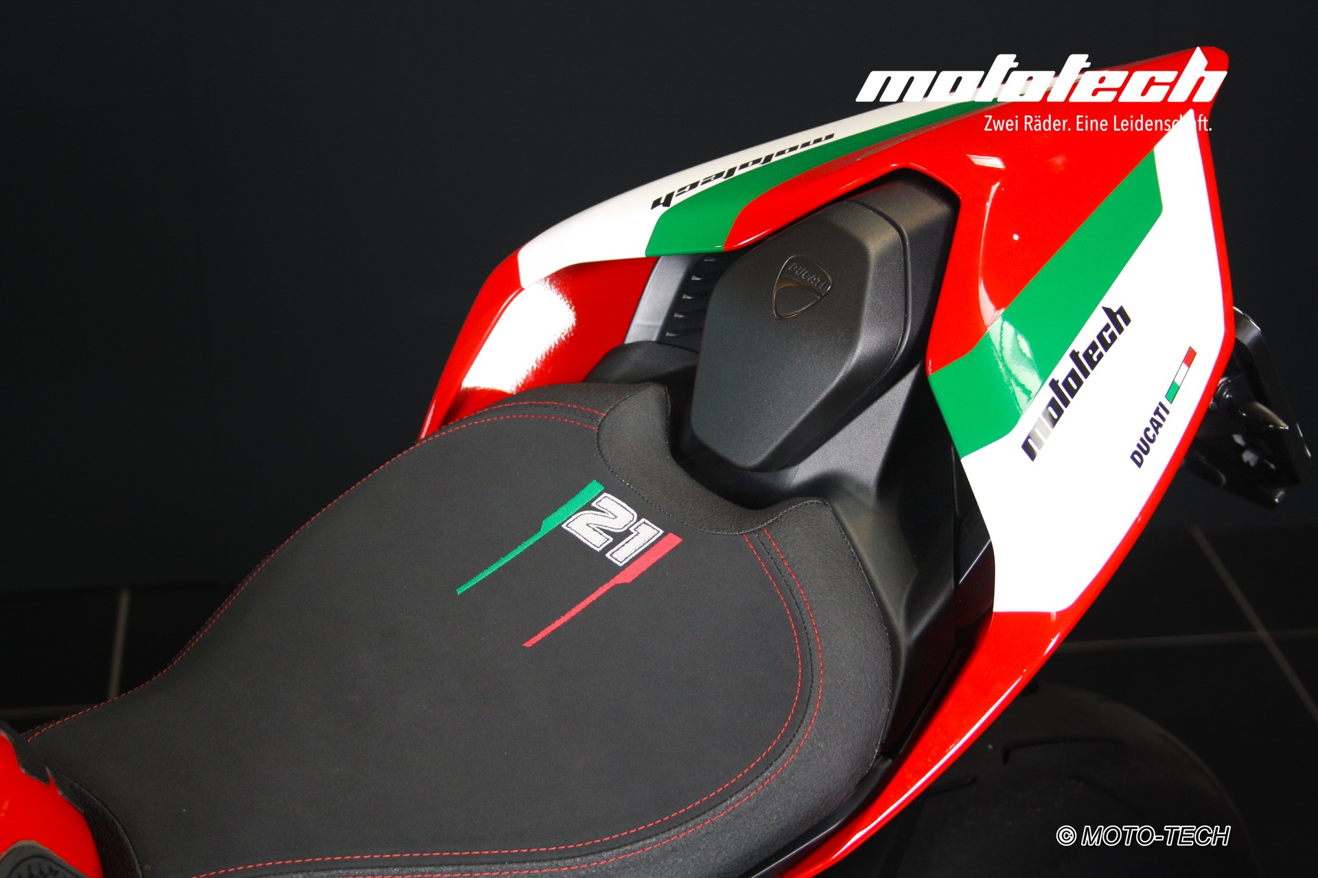 DUCATI Panigale V2 Bayliss 1st Champion 20th Anniversary-image-11