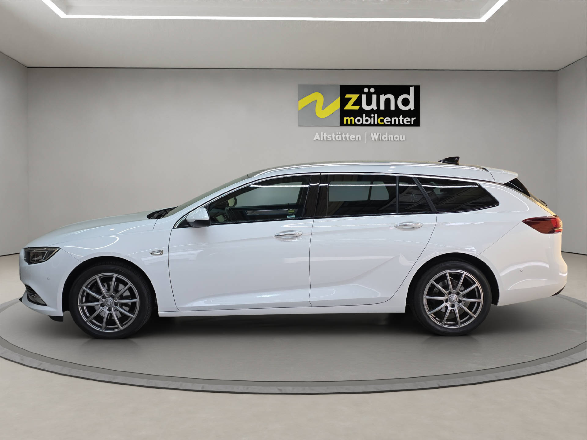 OPEL Insignia Sports Tourer 1.5 T Excellence-image-1