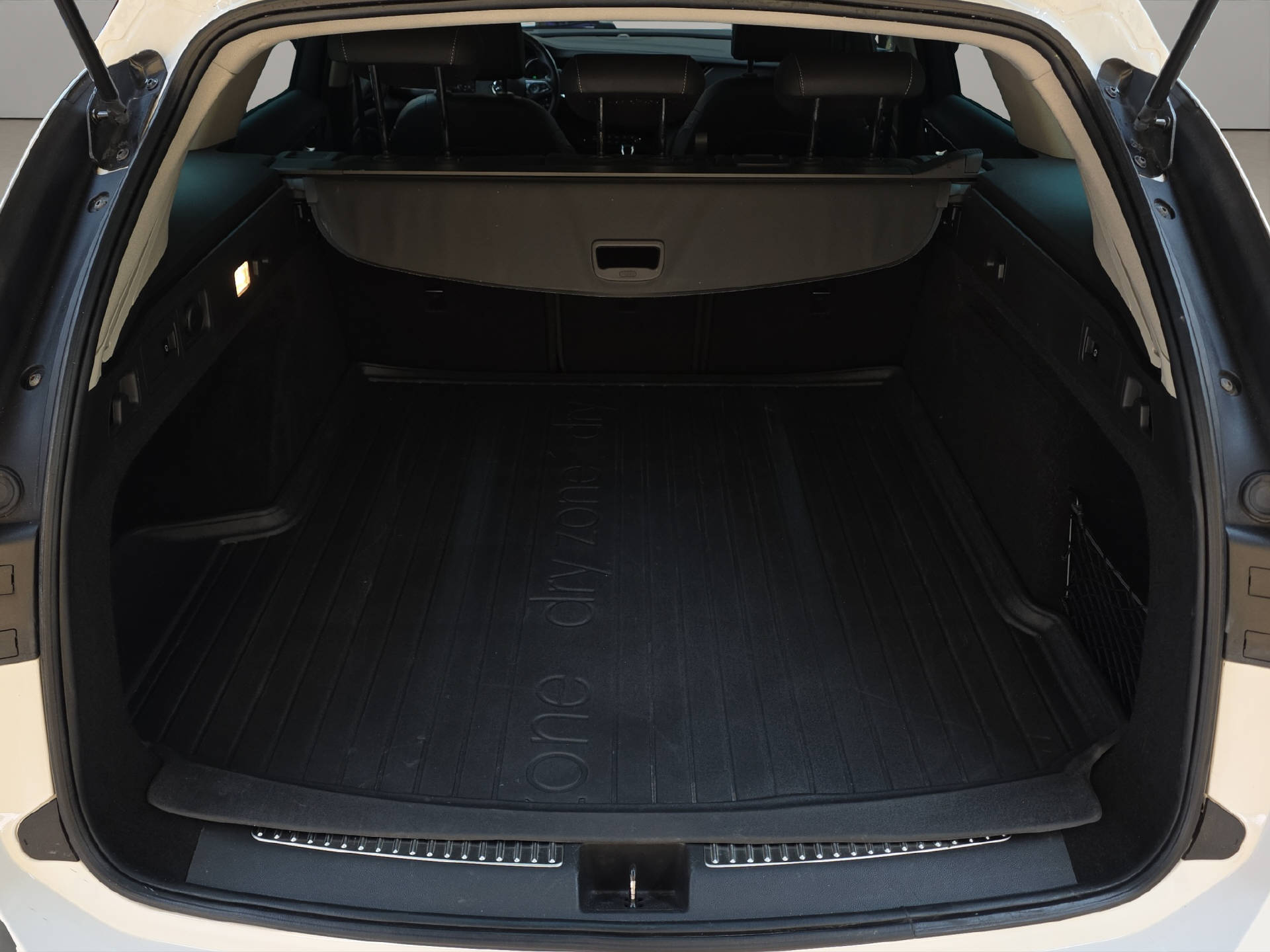 OPEL Insignia Sports Tourer 1.5 T Excellence-image-11