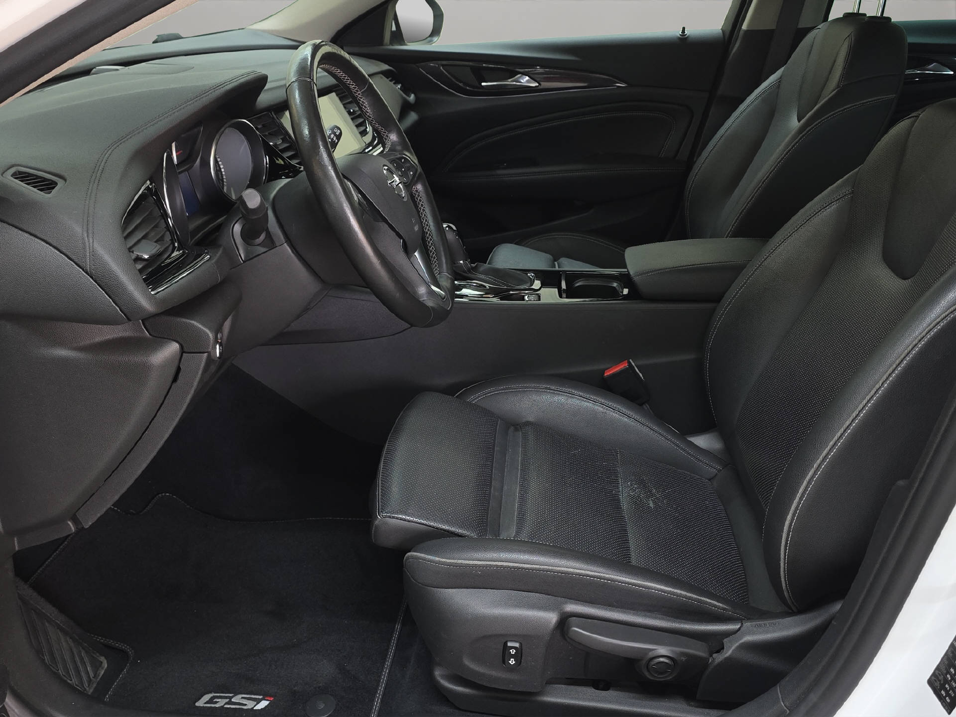 OPEL Insignia Sports Tourer 1.5 T Excellence-image-5
