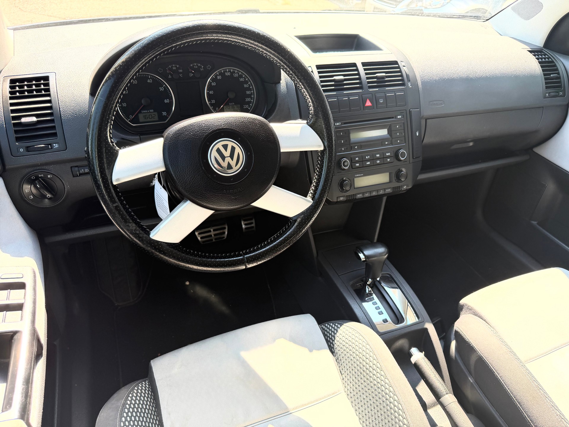VW CrossPolo 1.4 16V Automatic-image-12