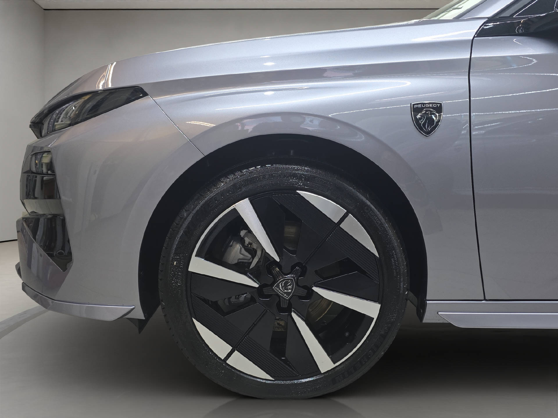 PEUGEOT E-308 GT-image-12