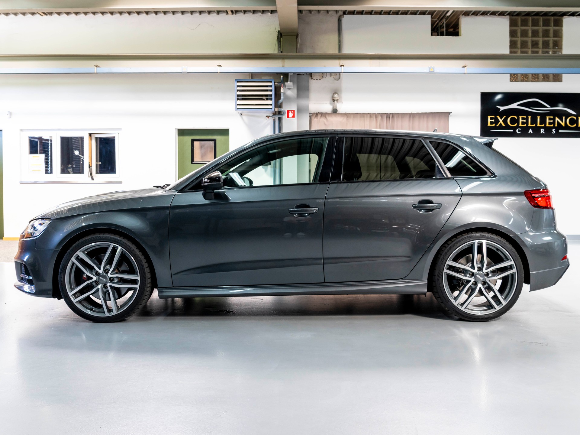 AUDI S3 Sportback 2.0 TFSI quattro S-tronic-image-3