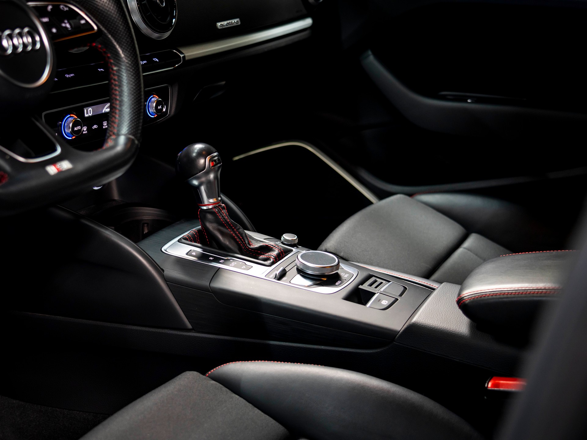 AUDI S3 Sportback 2.0 TFSI quattro S-tronic-image-15