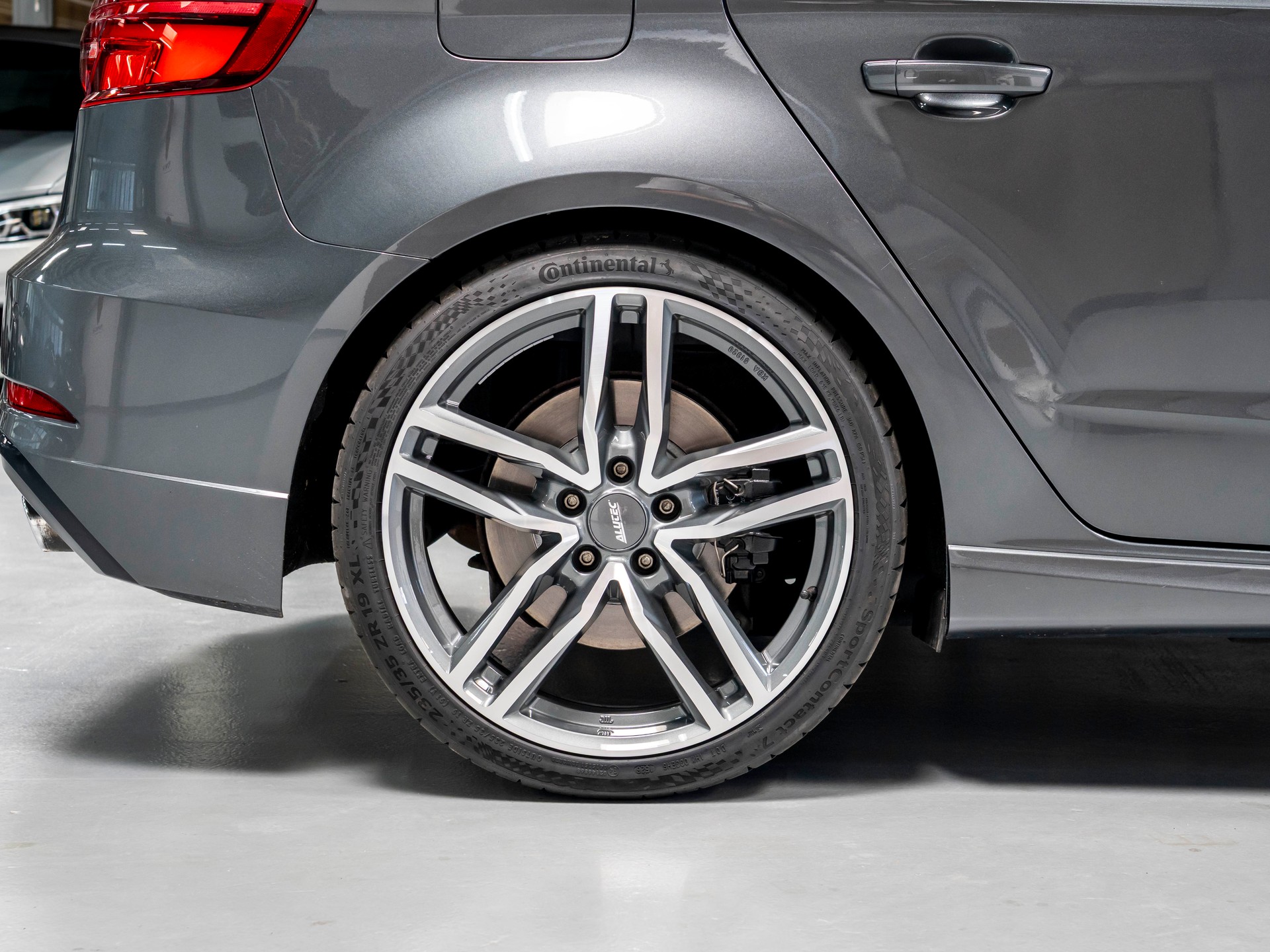 AUDI S3 Sportback 2.0 TFSI quattro S-tronic-image-11