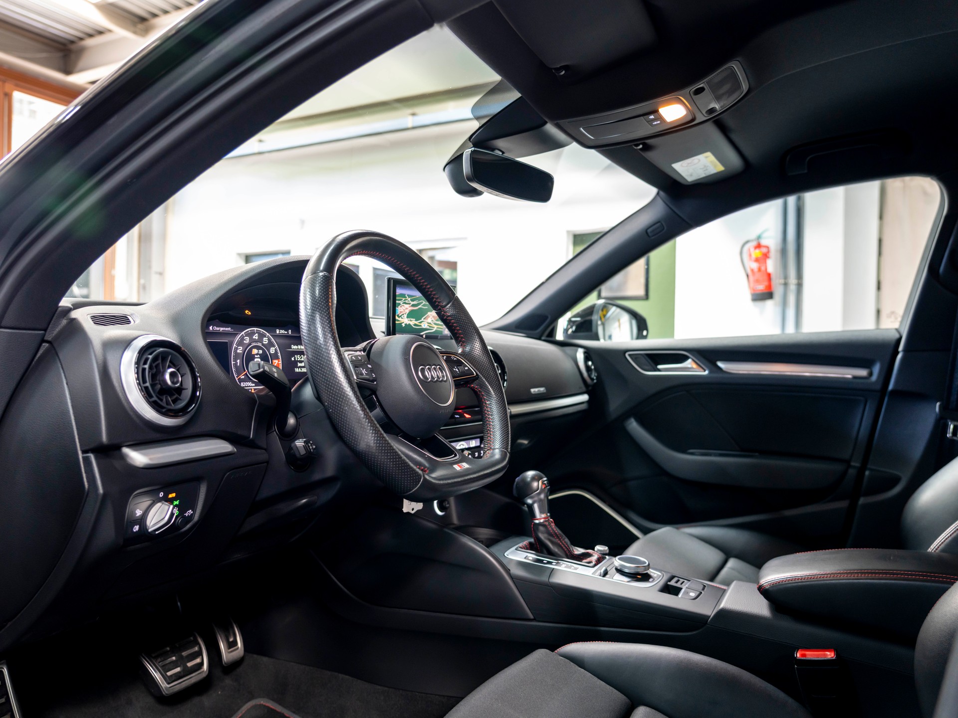 AUDI S3 Sportback 2.0 TFSI quattro S-tronic-image-13