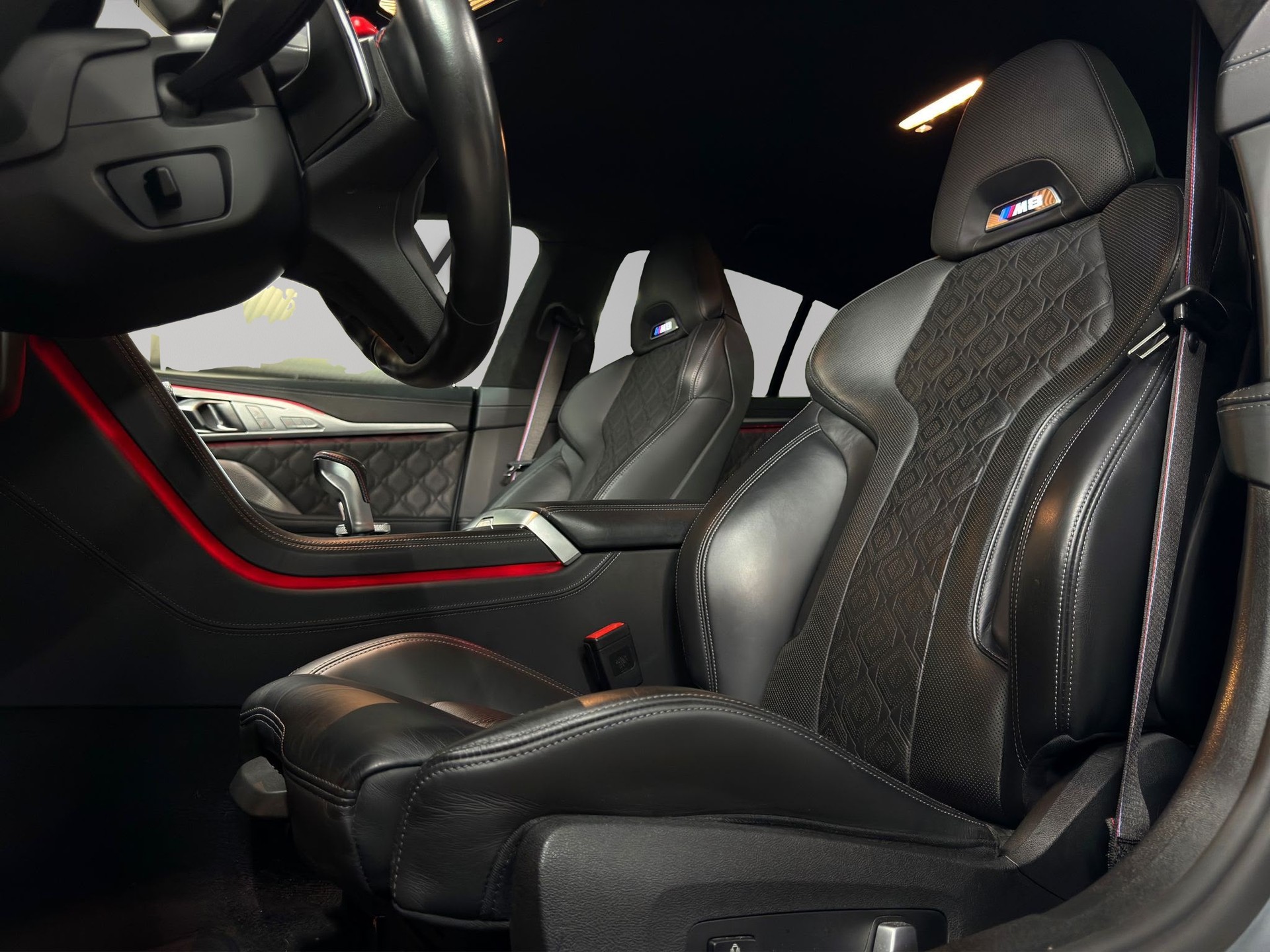 BMW M8 xDrive M Competition Steptronic-image-12