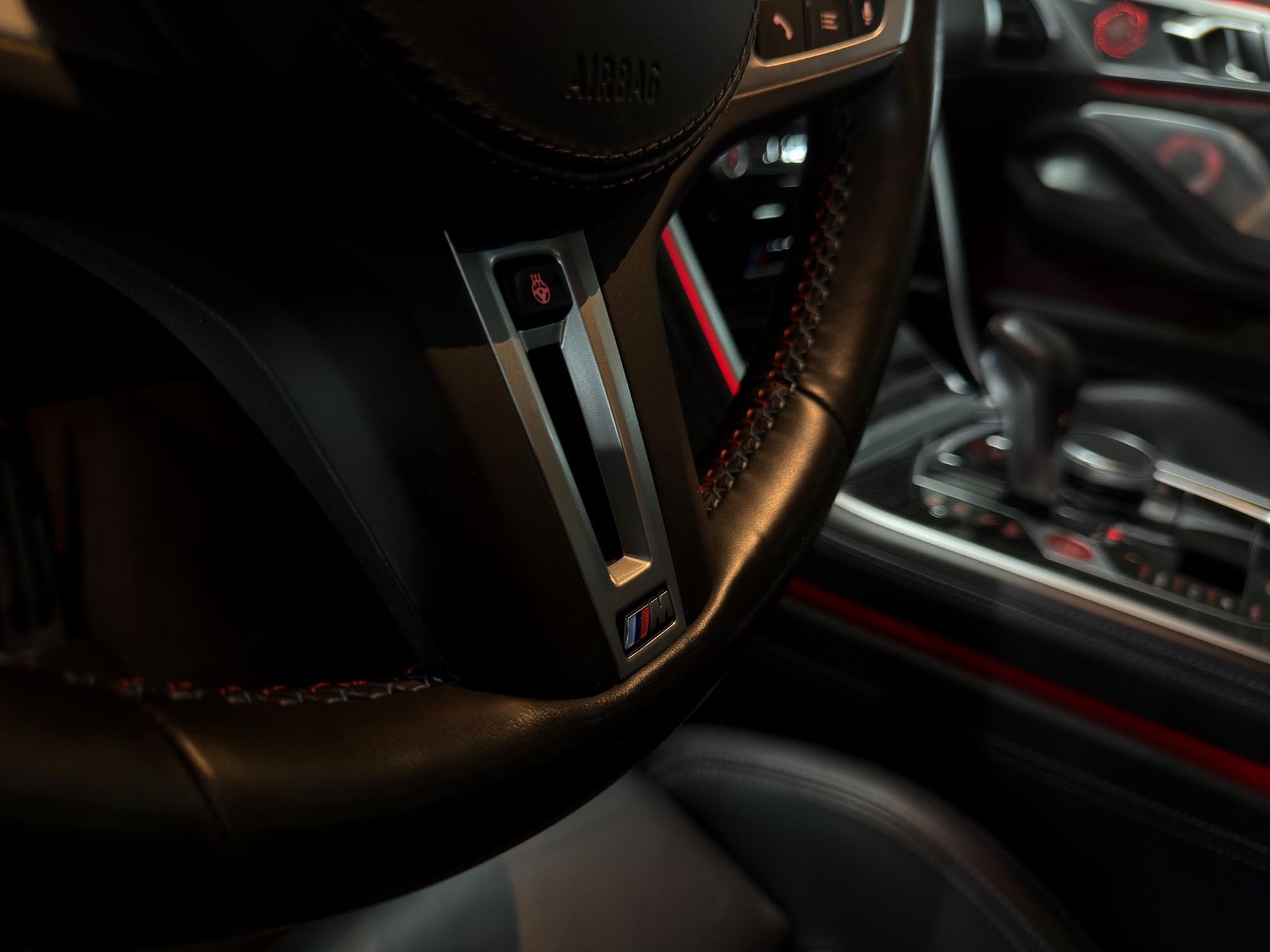 BMW M8 xDrive M Competition Steptronic-image-22
