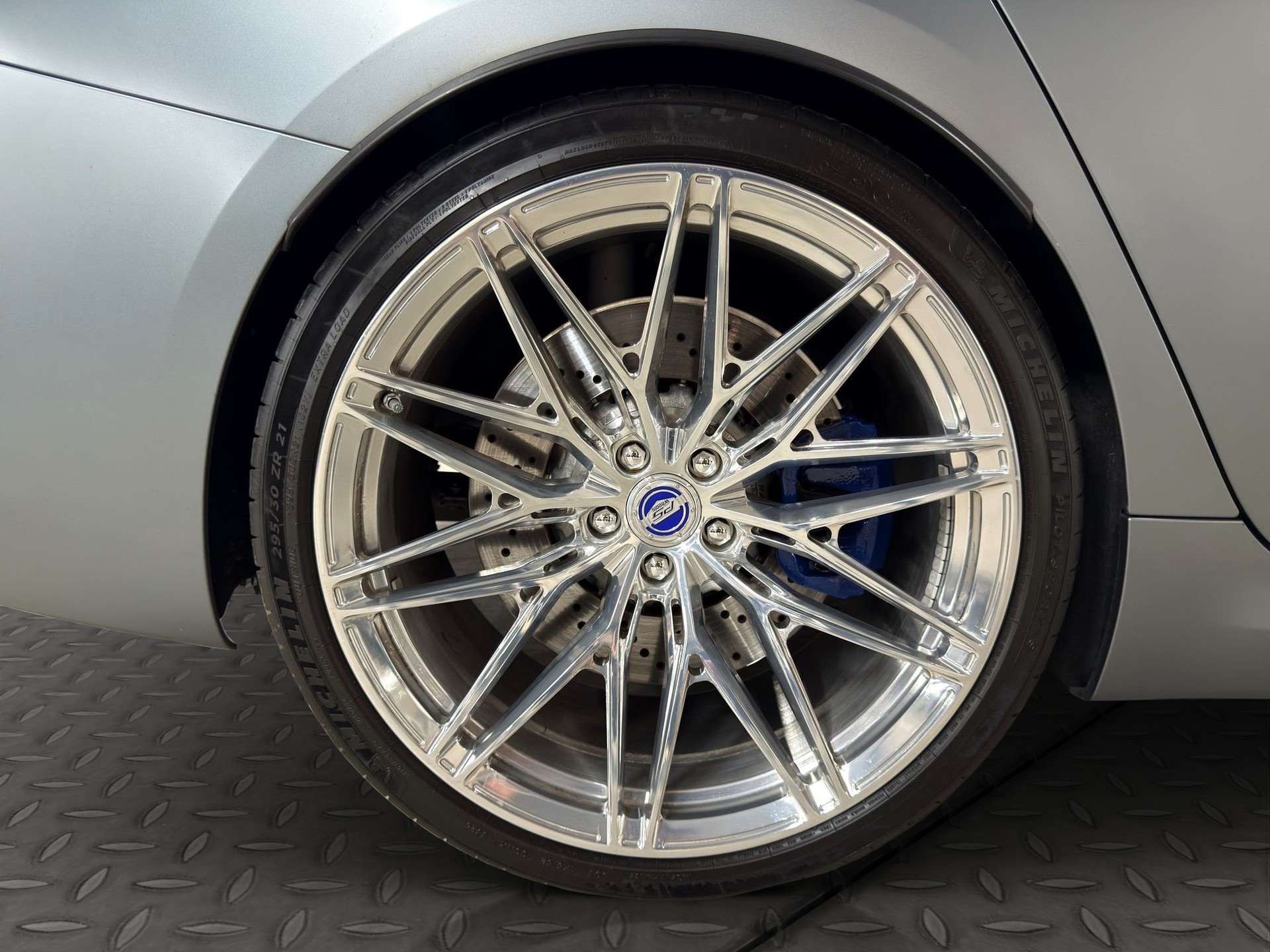BMW M8 xDrive M Competition Steptronic-image-9
