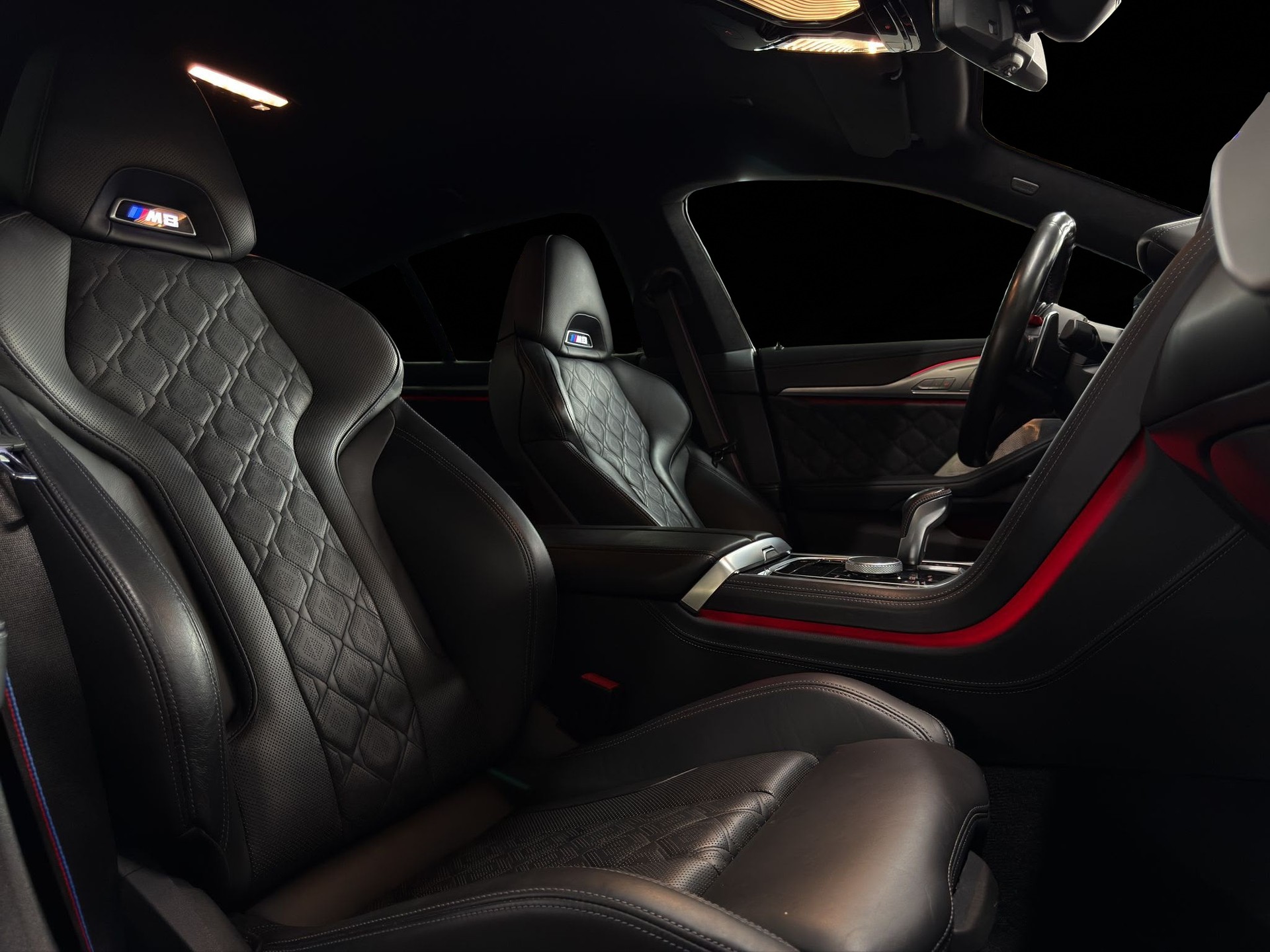 BMW M8 xDrive M Competition Steptronic-image-13