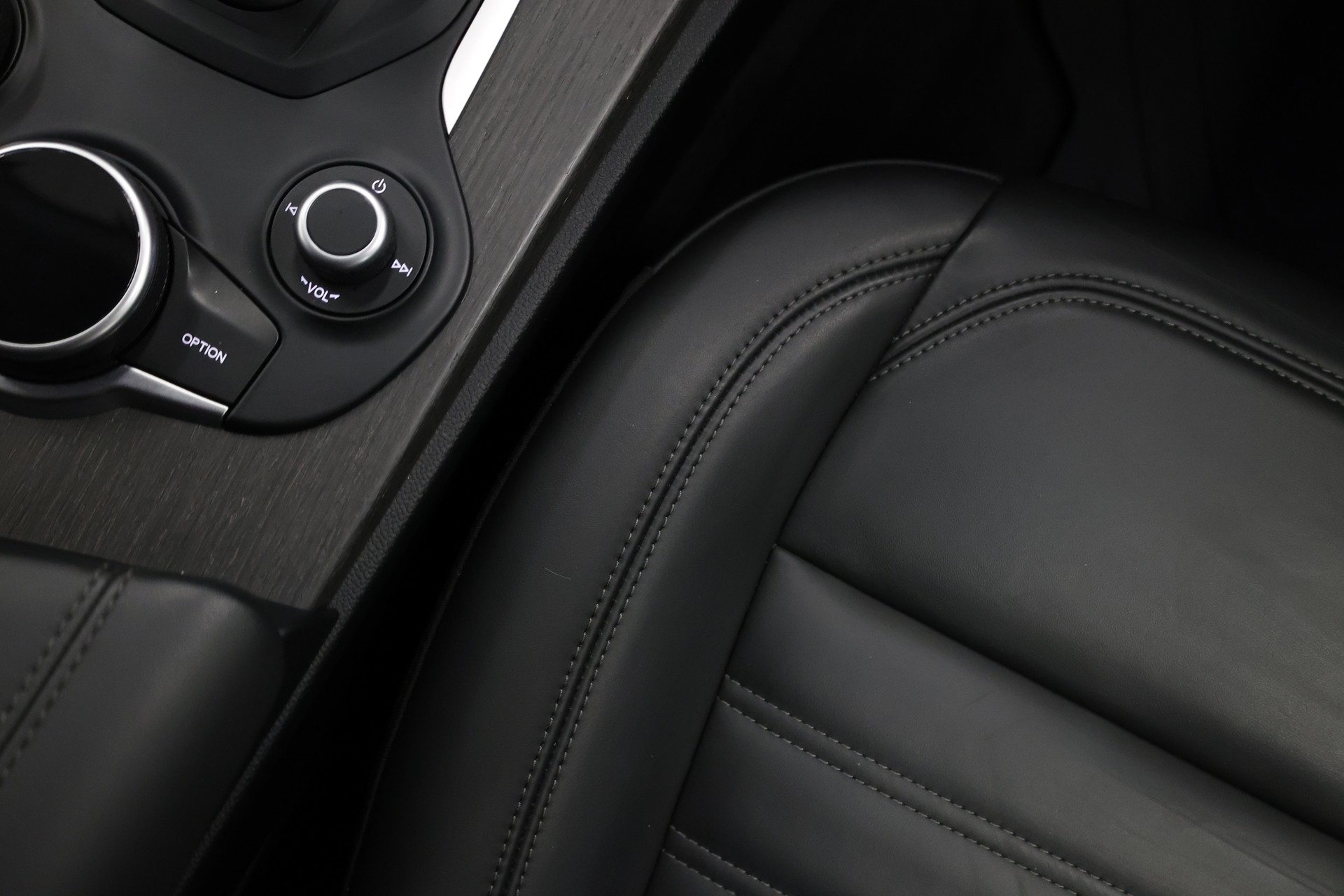 ALFA ROMEO Stelvio 2.0 Q4 280 Sport-image-22