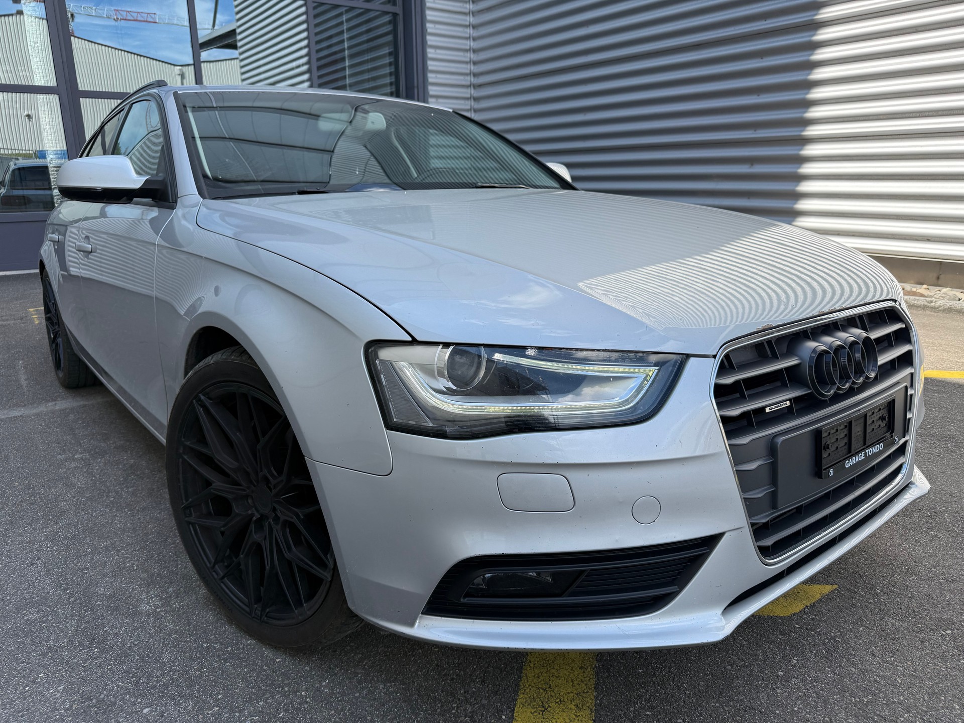 AUDI A4 Avant 2.0 TFSI quattro-image-1