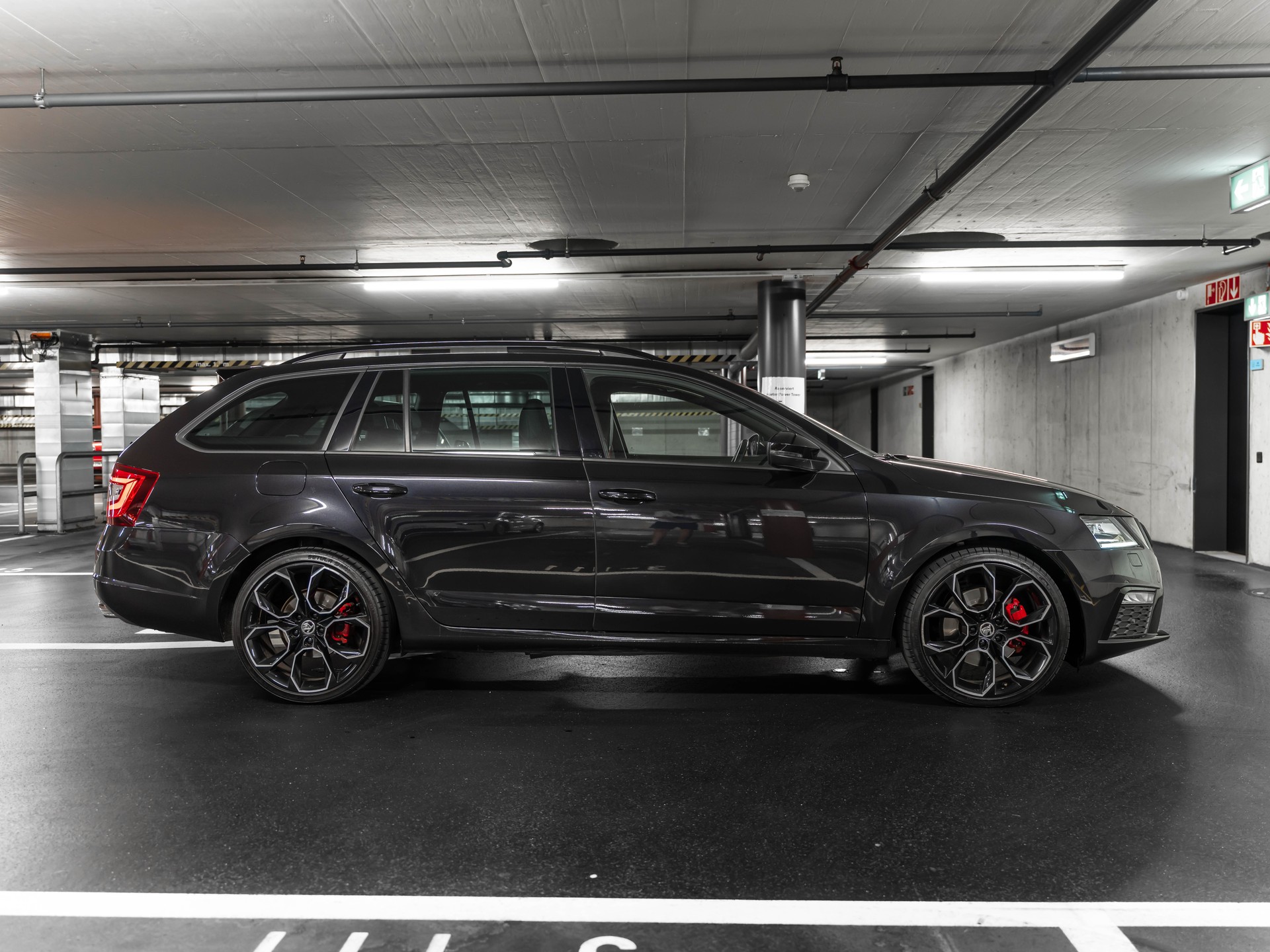 SKODA Octavia Combi 2.0 TDI RS 4x4 DSG-image-11