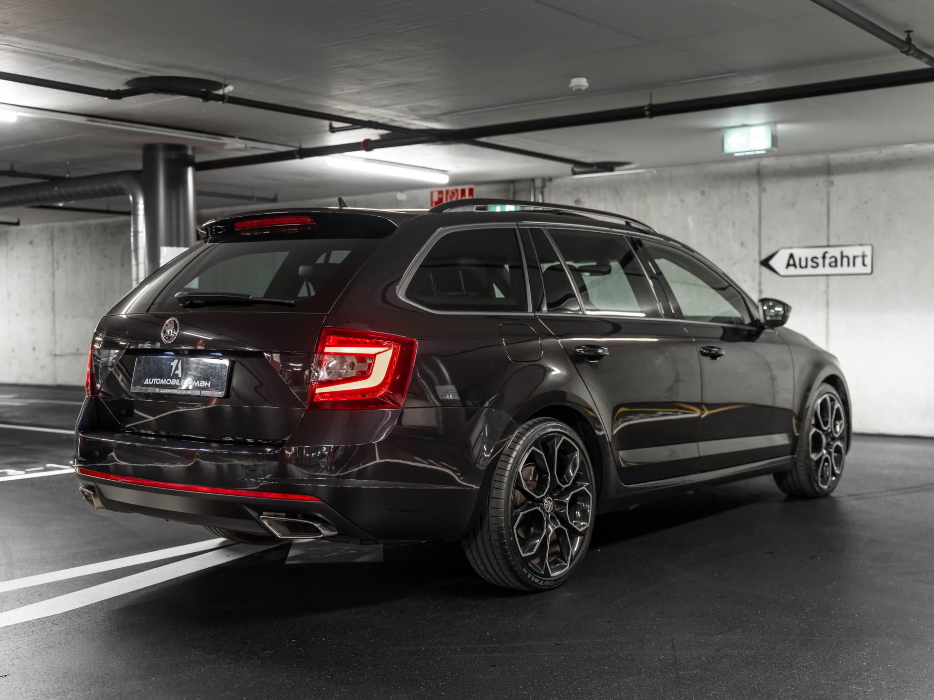 SKODA Octavia Combi 2.0 TDI RS 4x4 DSG-image-10