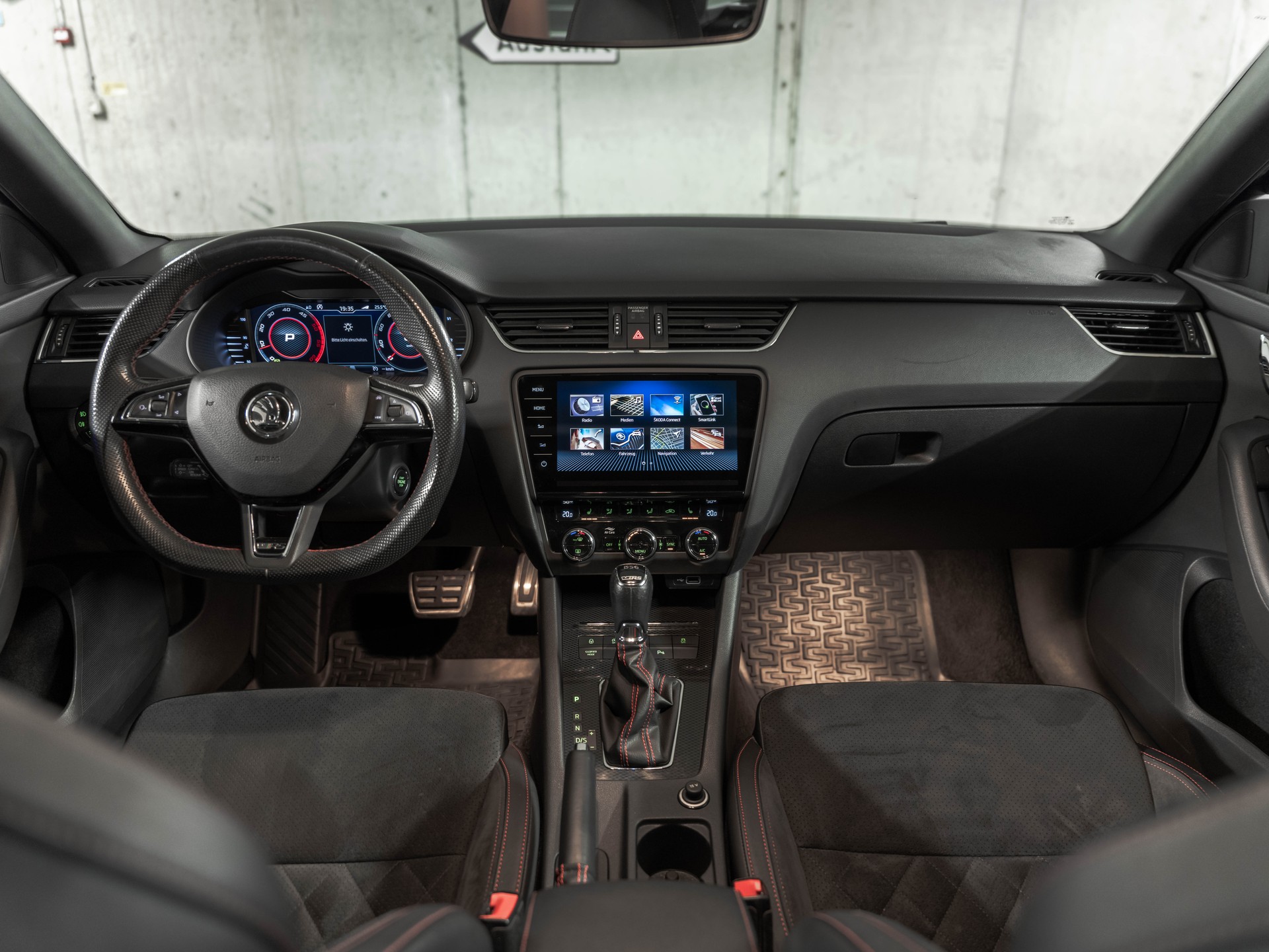 SKODA Octavia Combi 2.0 TDI RS 4x4 DSG-image-14