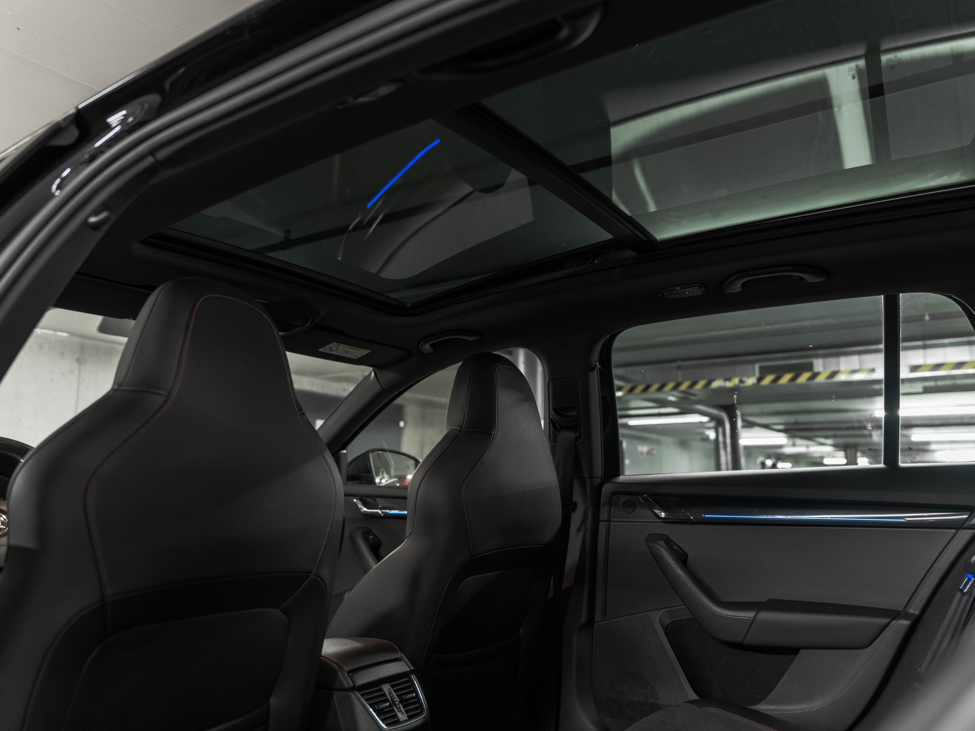 SKODA Octavia Combi 2.0 TDI RS 4x4 DSG-image-30