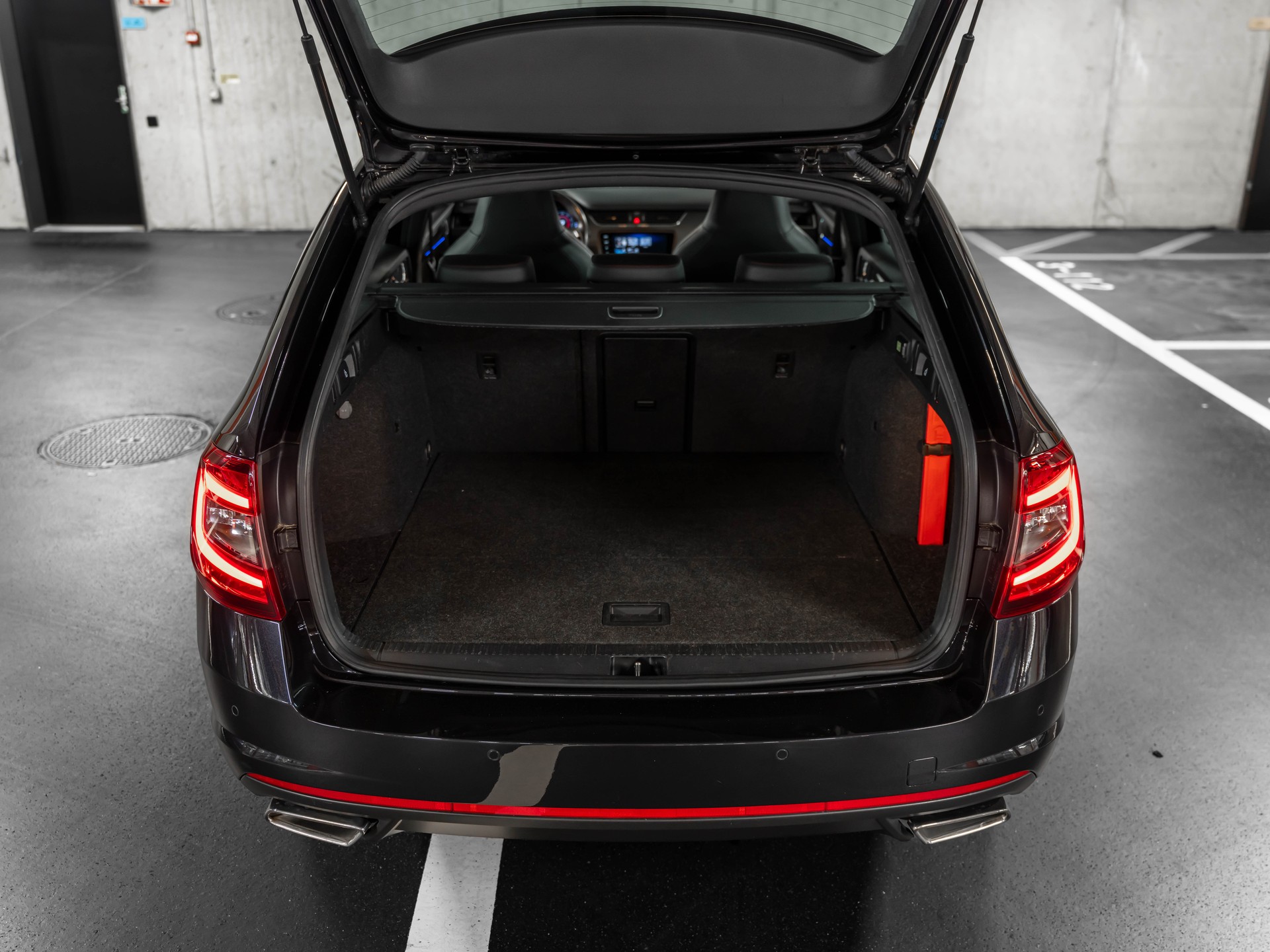 SKODA Octavia Combi 2.0 TDI RS 4x4 DSG-image-8