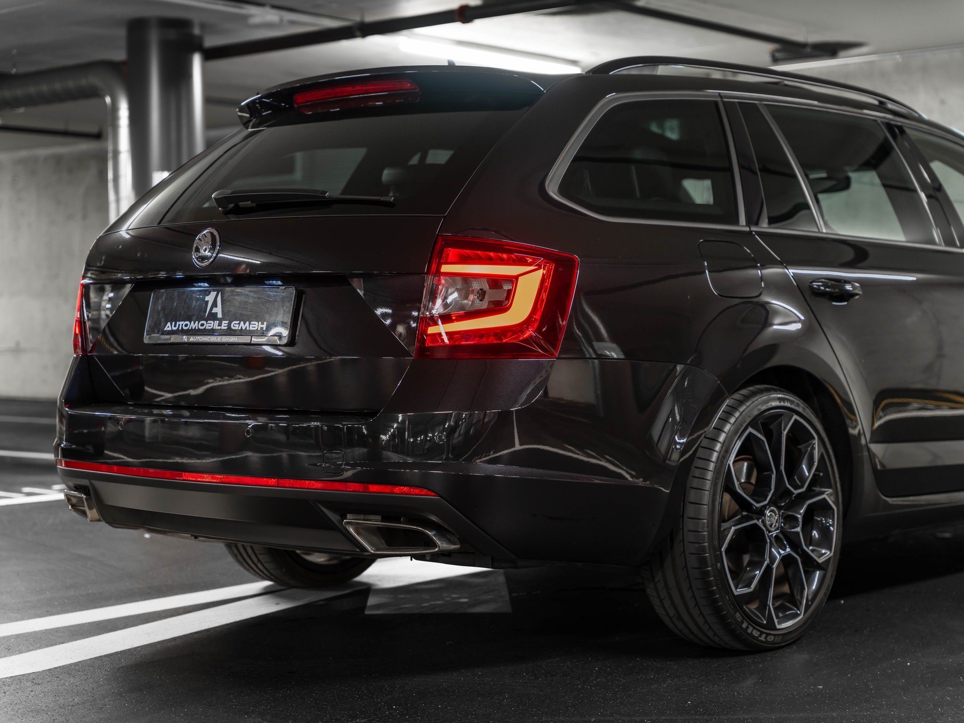 SKODA Octavia Combi 2.0 TDI RS 4x4 DSG-image-9