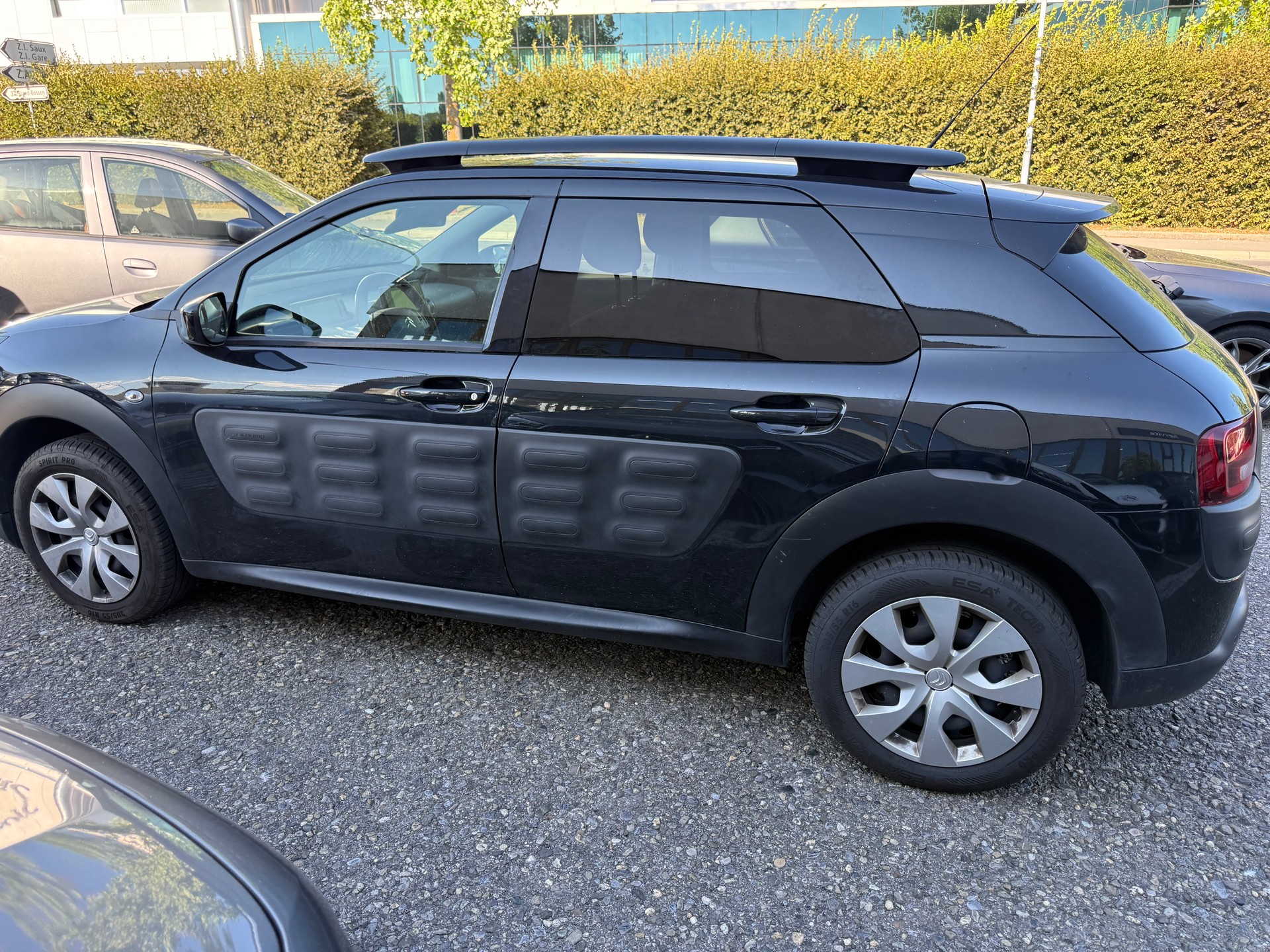 CITROEN C4 Cactus 1.2 VTi Shine Edition-image-3