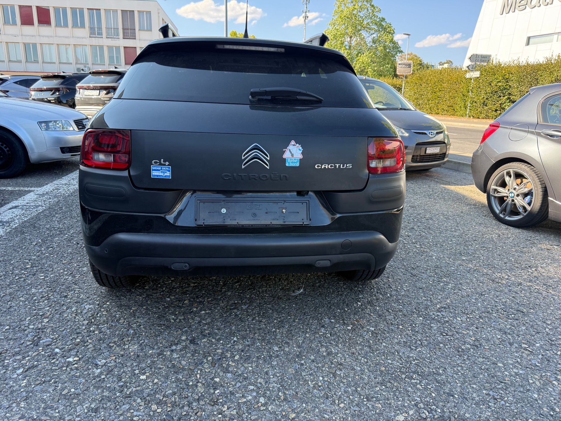 CITROEN C4 Cactus 1.2 VTi Shine Edition-image-4