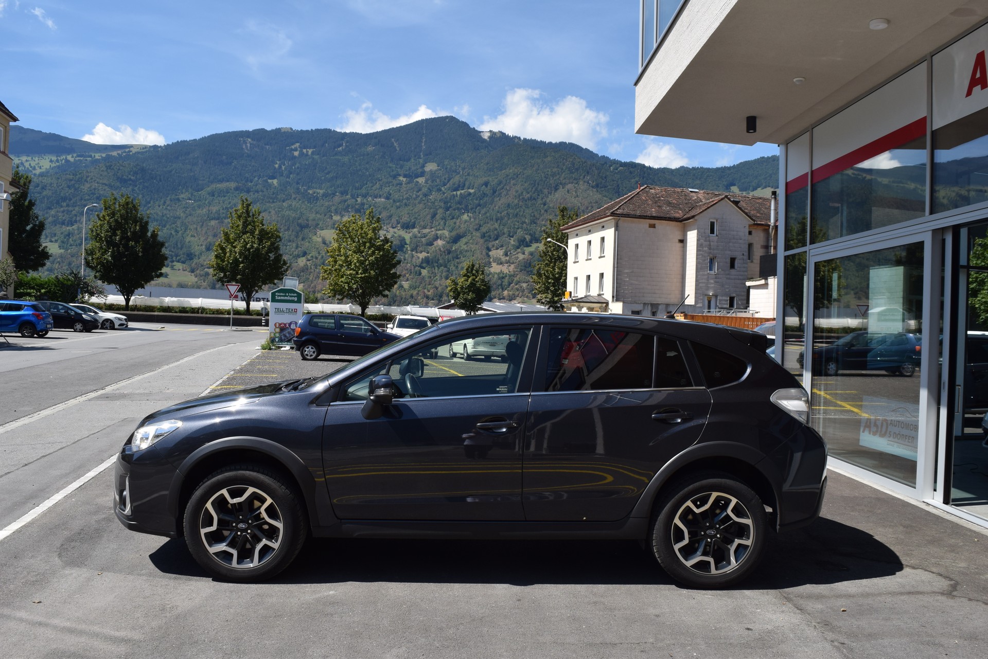SUBARU XV 2.0 Swiss Two AWD CVT-showroom-element-3