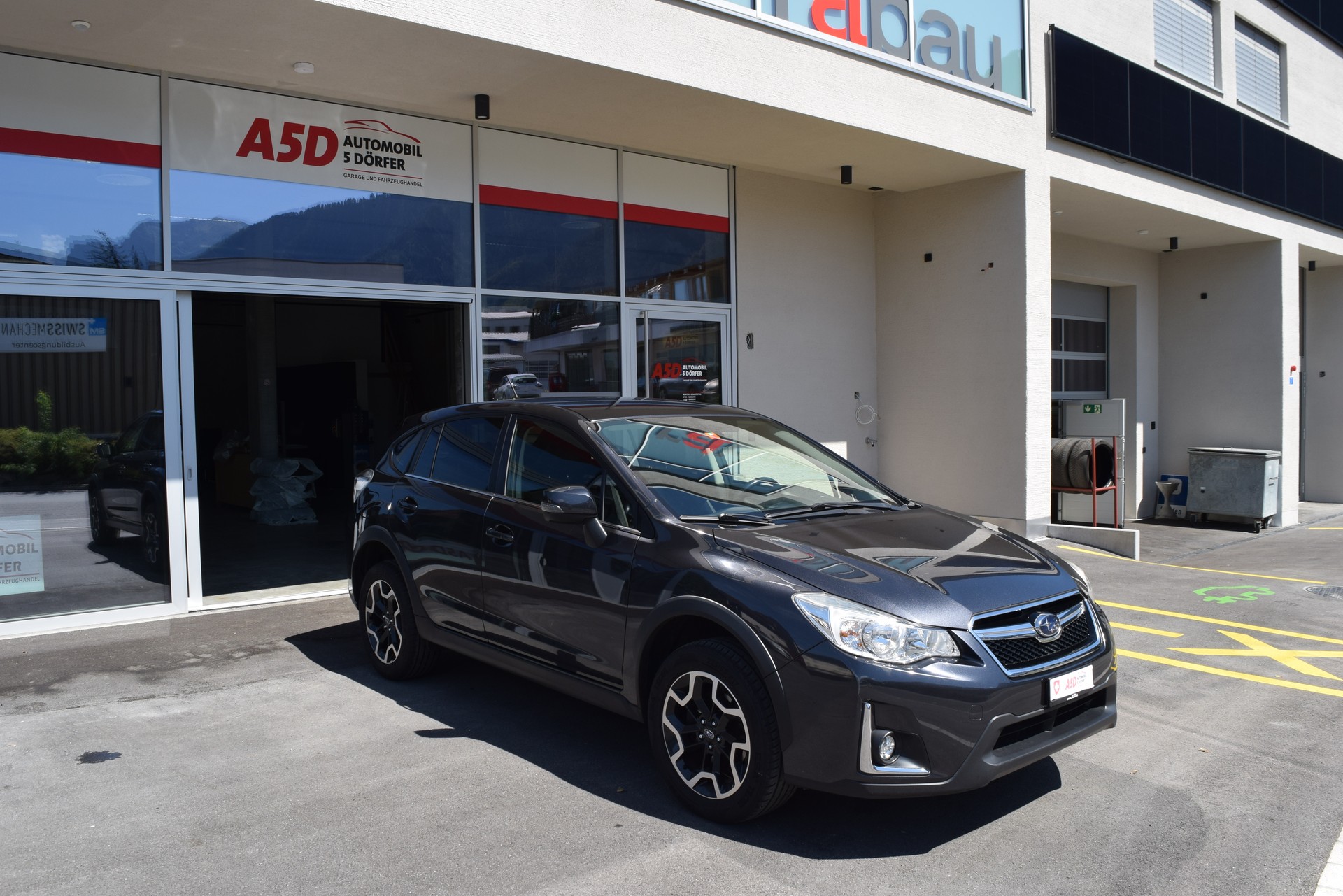 SUBARU XV 2.0 Swiss Two AWD CVT-showroom-element-2