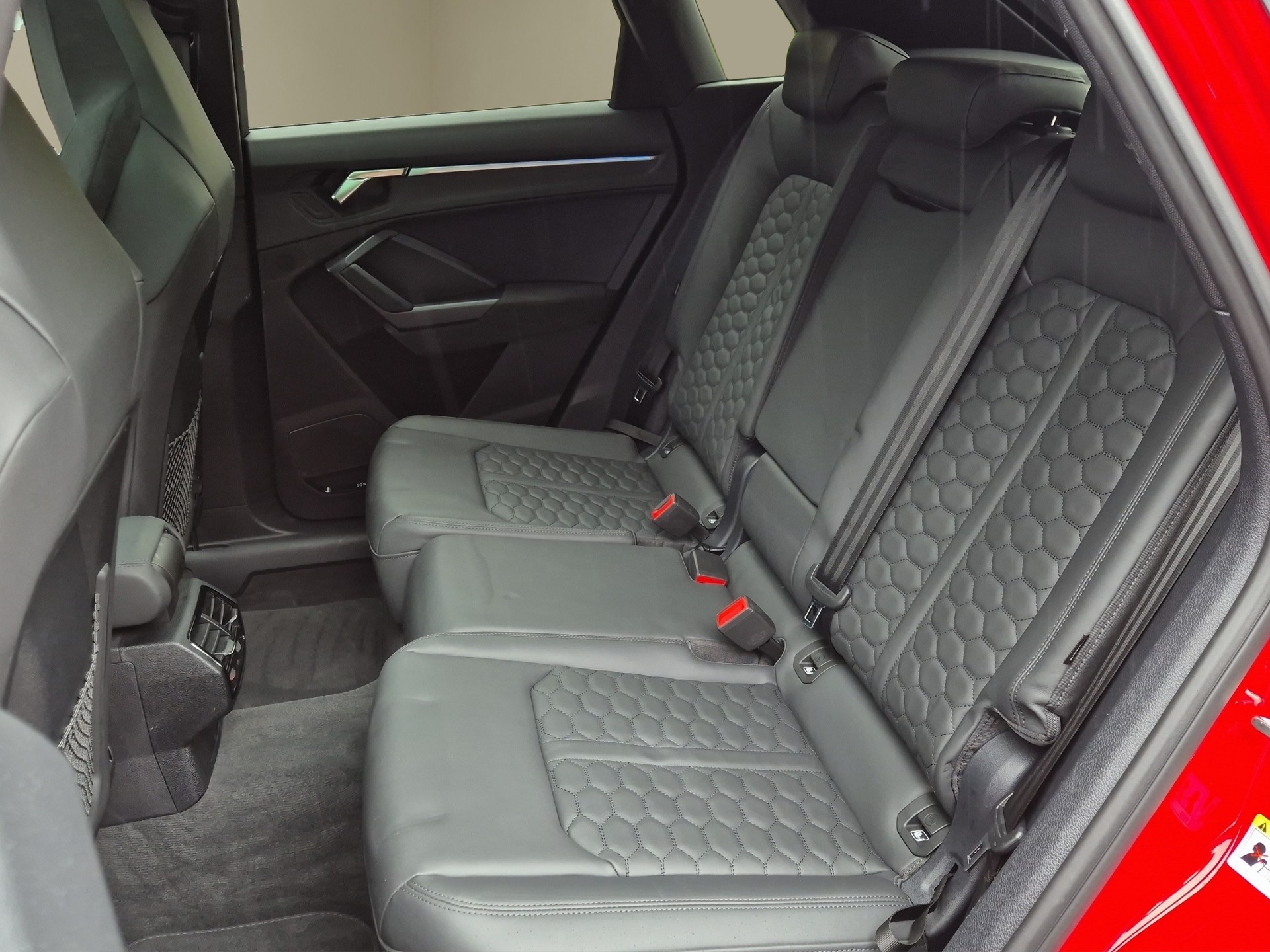 AUDI RS Q3 2.5 TFSI quattro S tronic-image-15