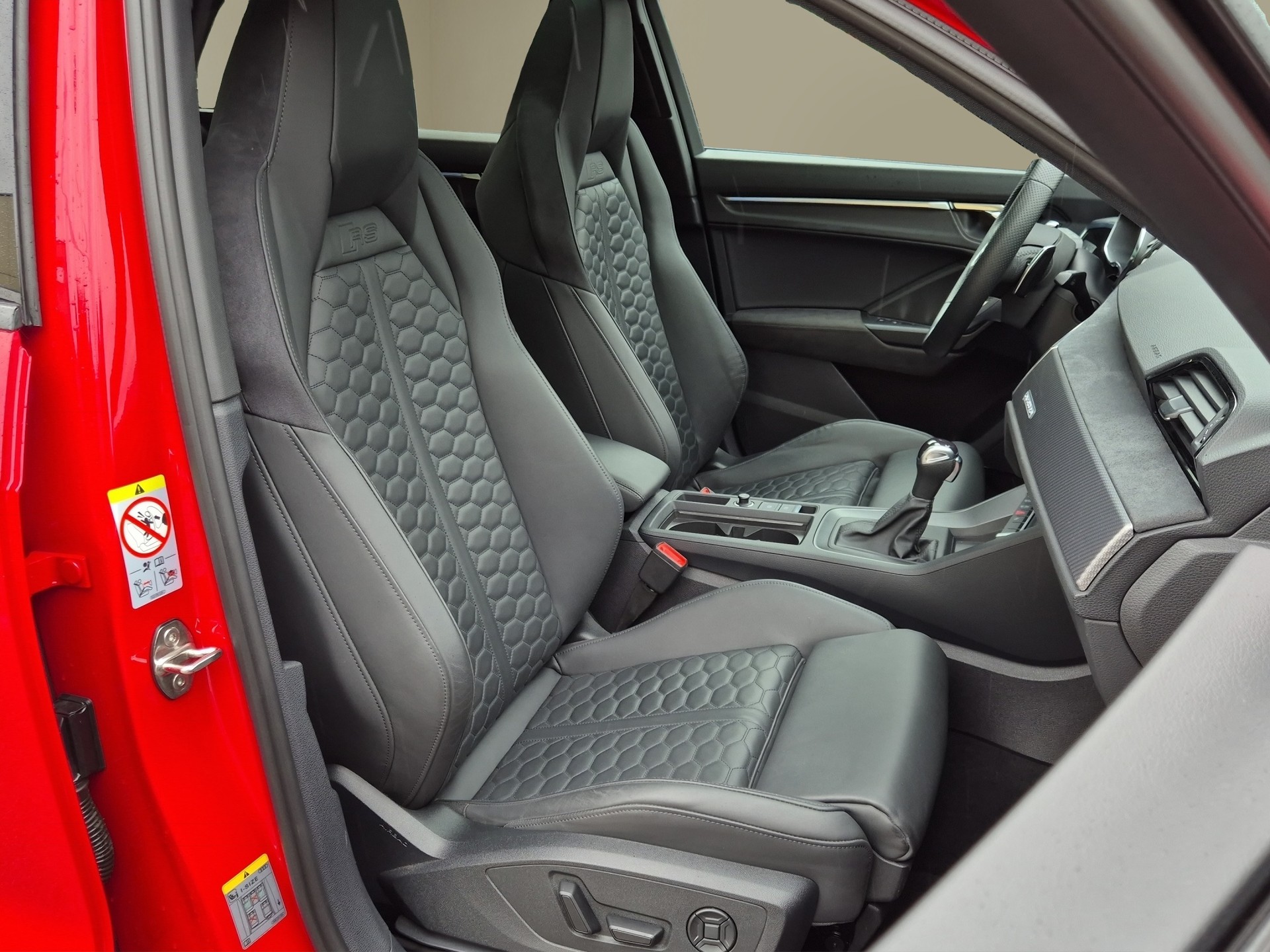 AUDI RS Q3 2.5 TFSI quattro S tronic-image-16