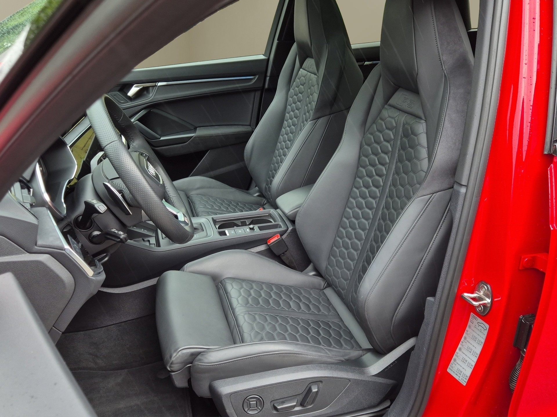 AUDI RS Q3 2.5 TFSI quattro S tronic-image-8