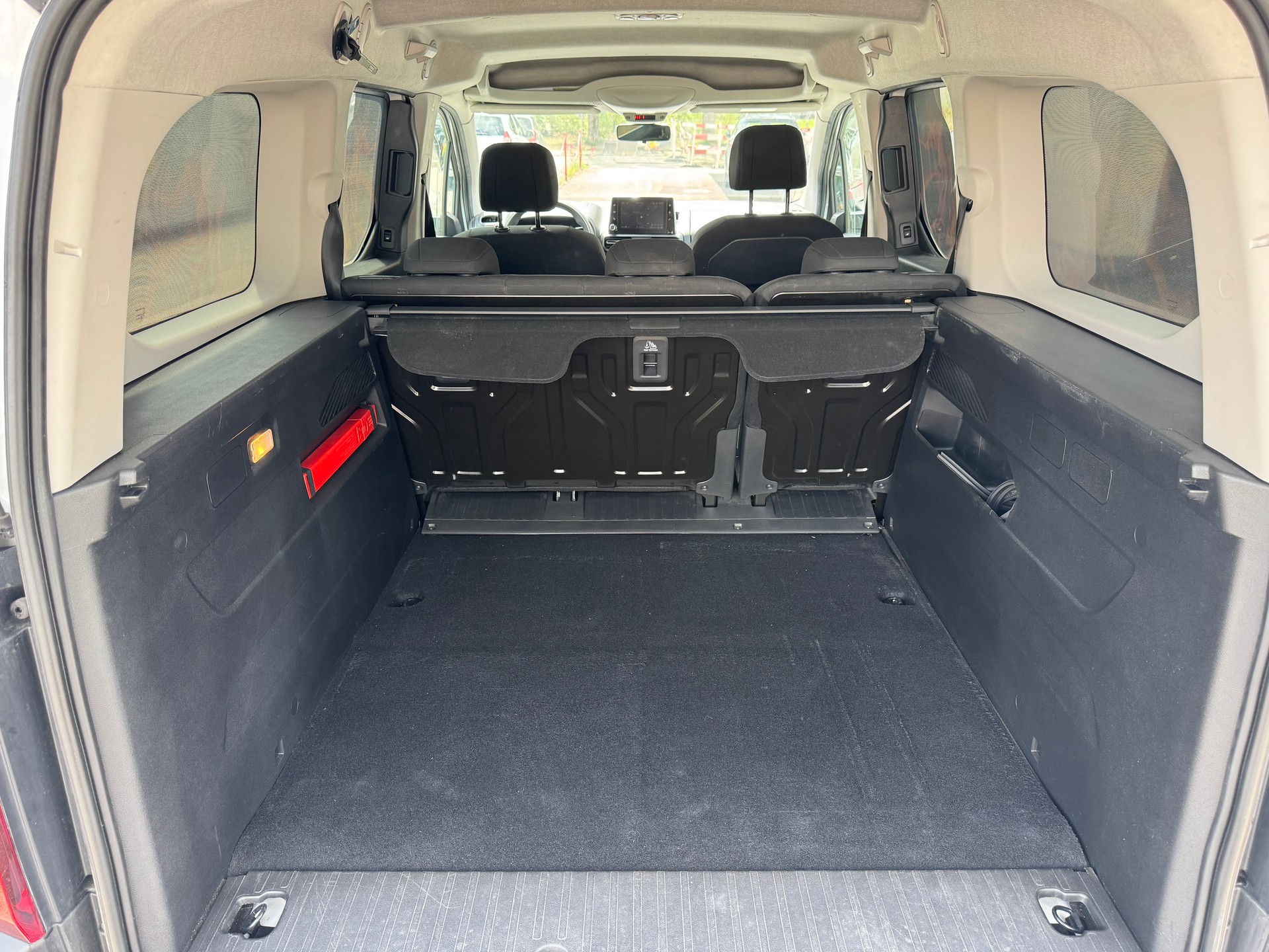 CITROEN Berlingo XL 1.5 BlueHDi Feel EAT8-image-14