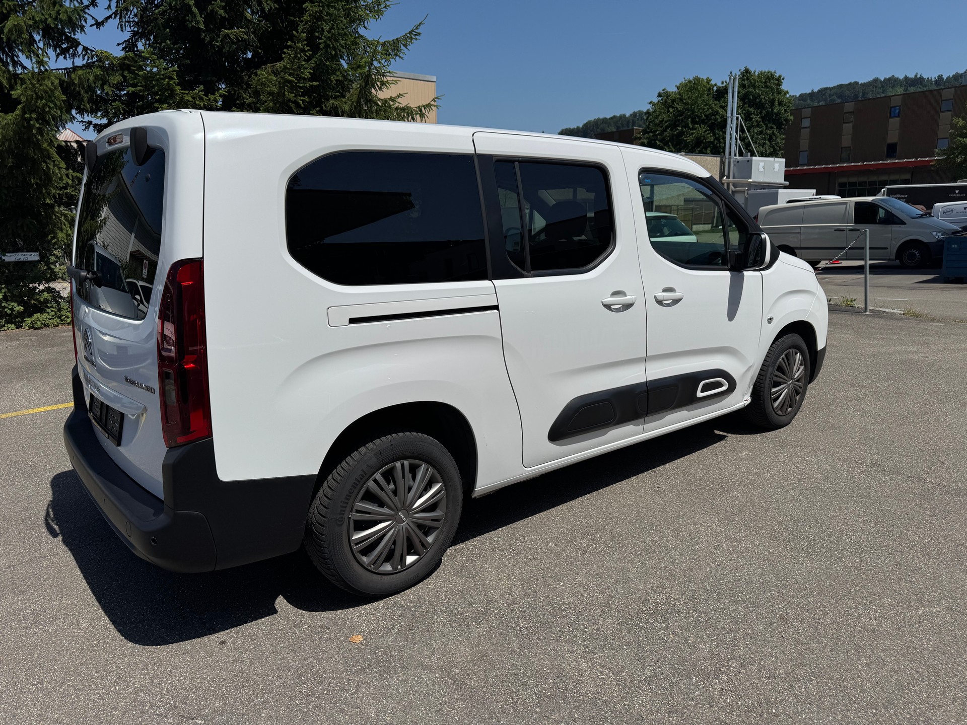 CITROEN Berlingo XL 1.5 BlueHDi Feel EAT8-image-3