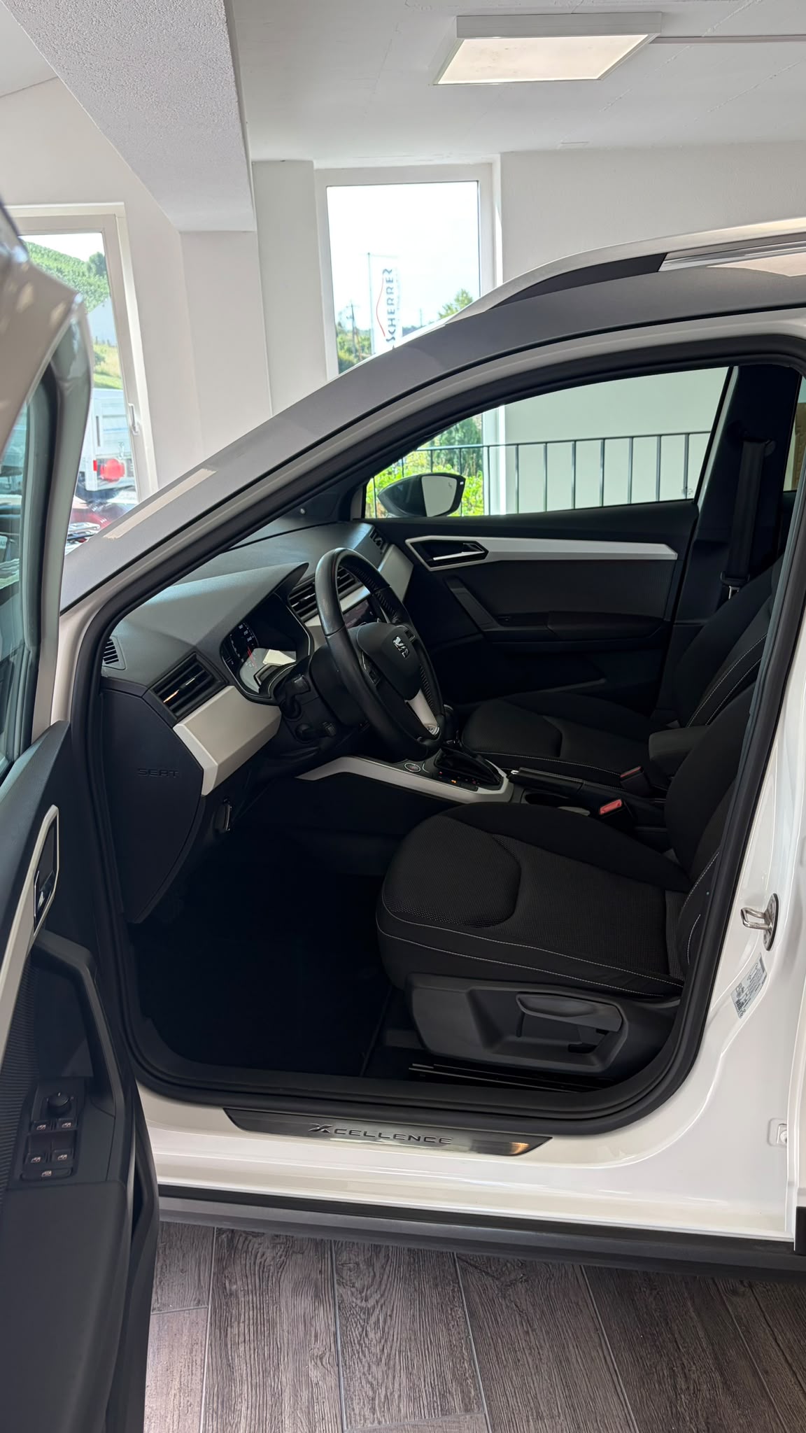 SEAT Arona 1.0 TSI 115 Xcellence DSG-image-10