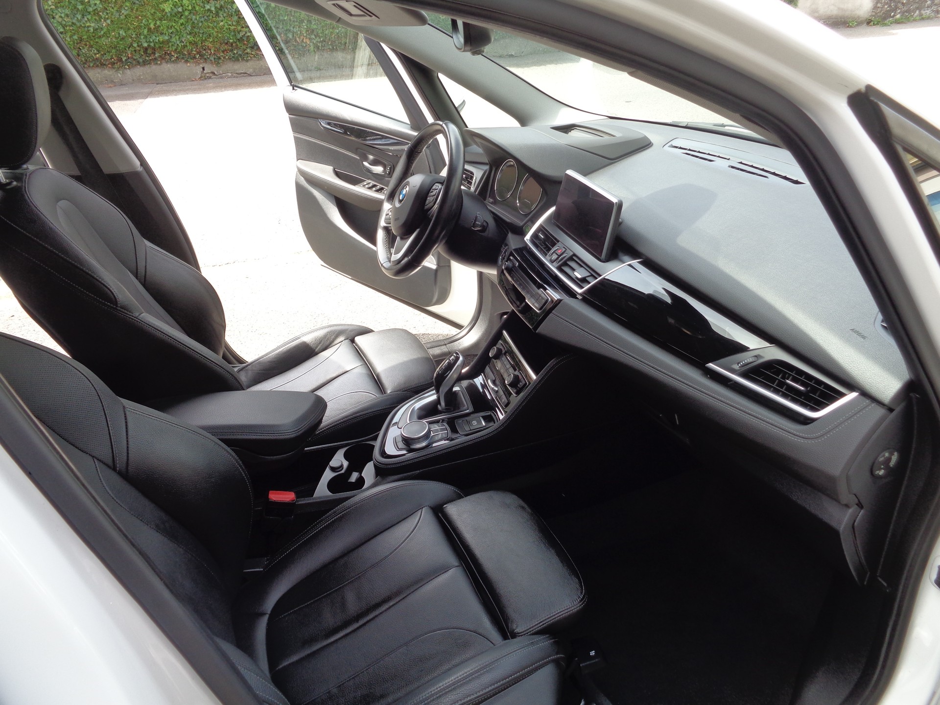 BMW 218d xDrive Gran Tourer Steptronic Sport Line-image-12