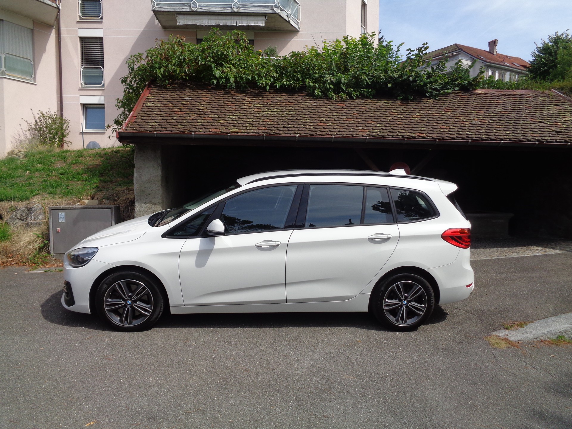 BMW 218d xDrive Gran Tourer Steptronic Sport Line-image-3